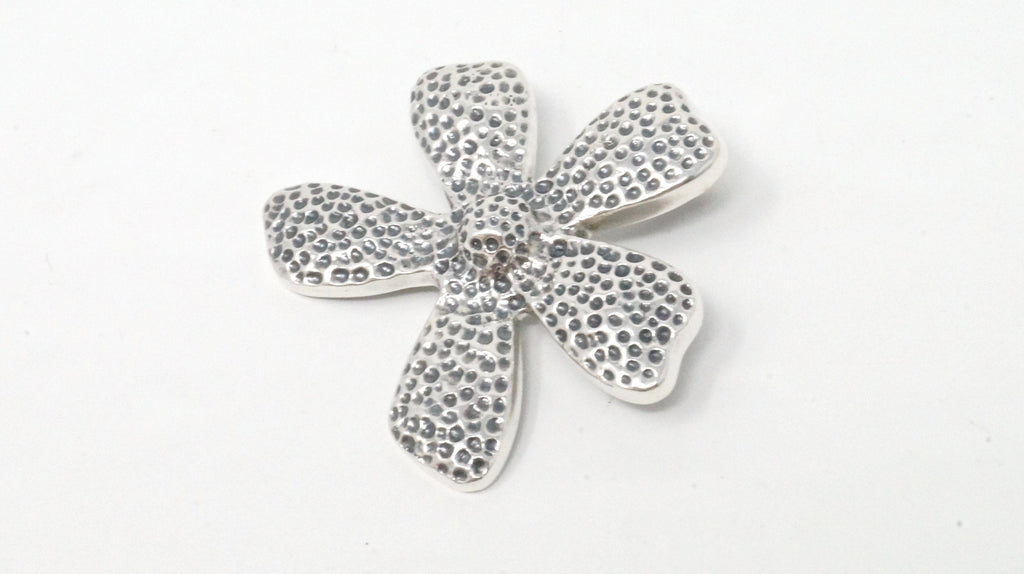 Vintage Designer Silpada Sterling Silver Hammered Daisy Flower Necklace Pendant | Jewelry > Necklaces > Pendants | Wiccan Center