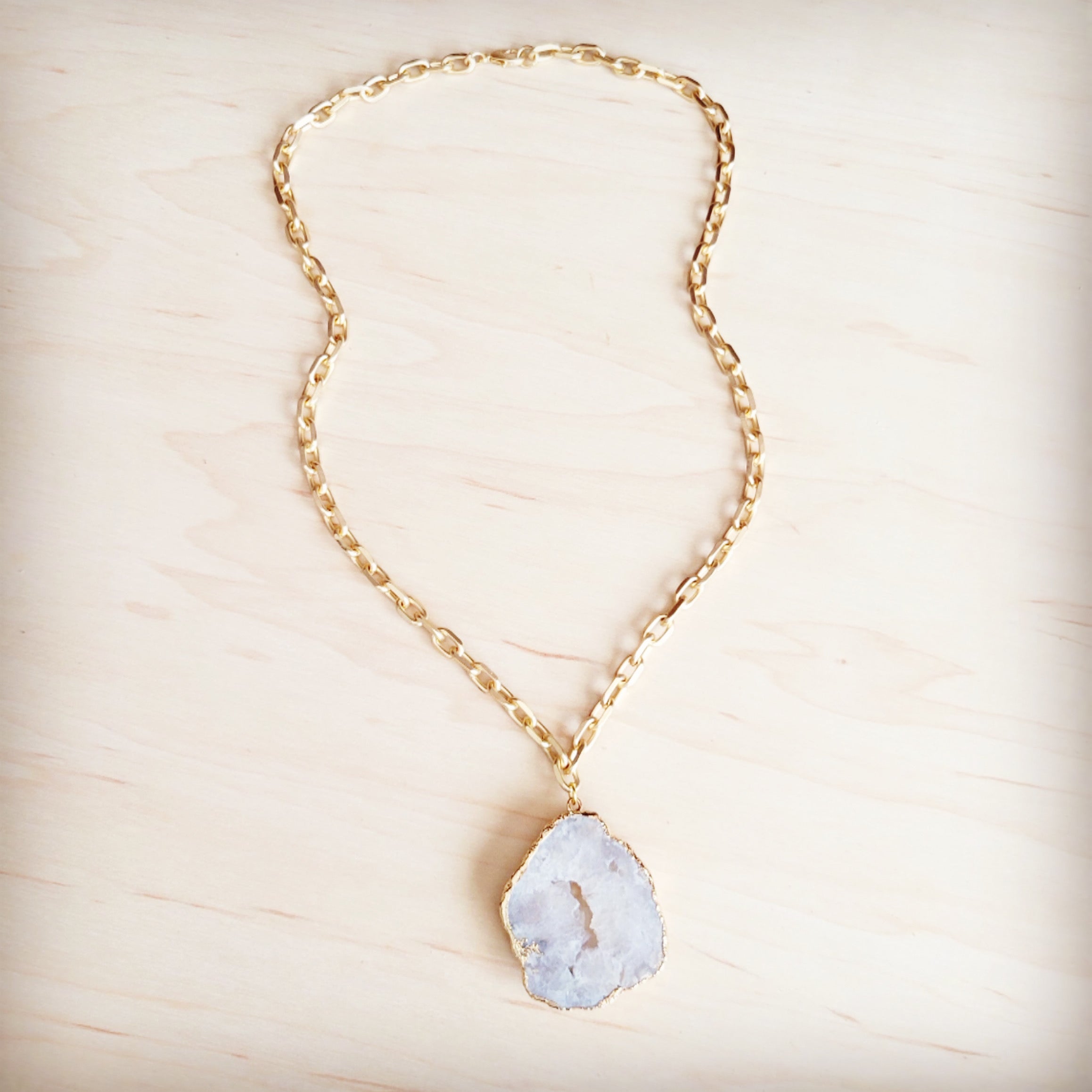 **Matte Gold Gilded Agate Pendant on Gold Chain Necklace 257kl