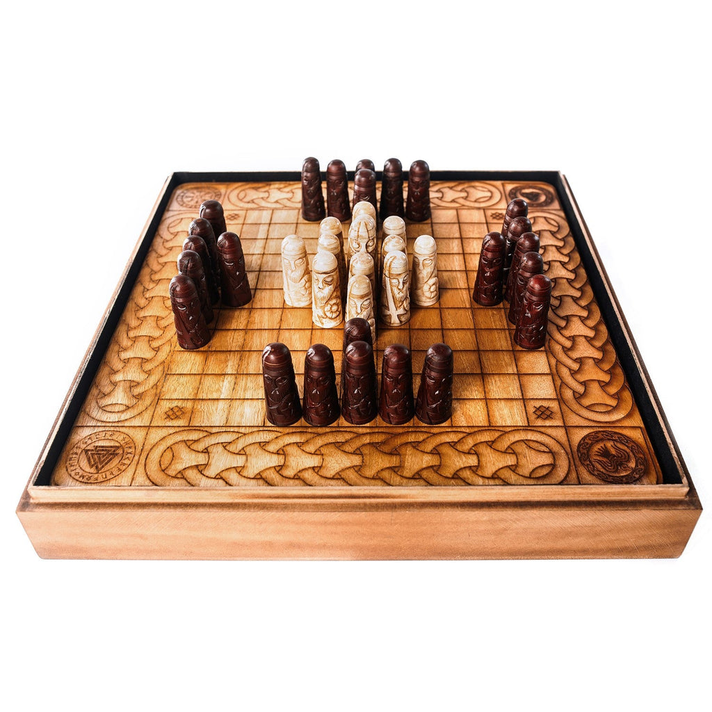 Hnefatafl Set – King's Board with Ox-Bone Pieces
