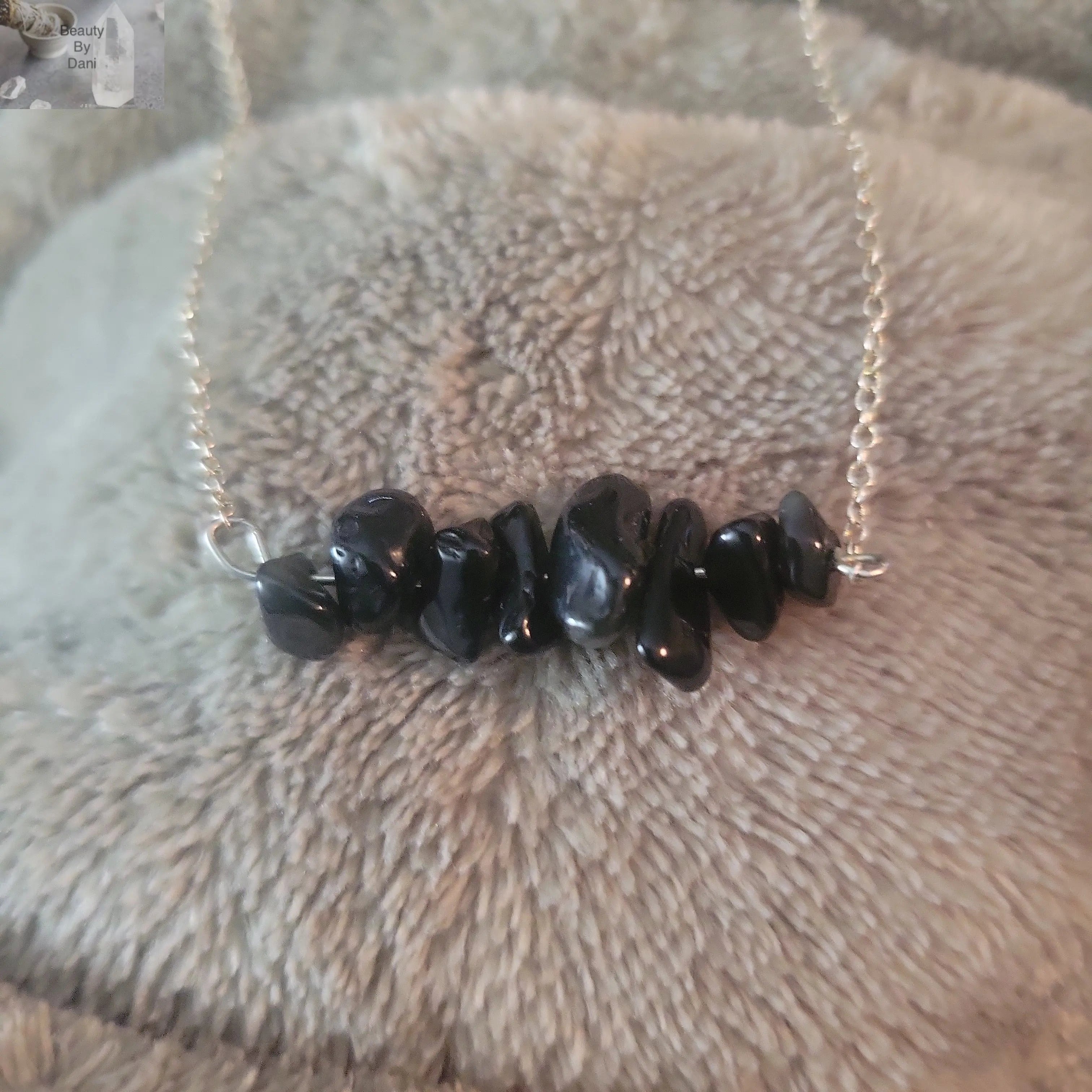 Stylish Onyx Chips Necklace