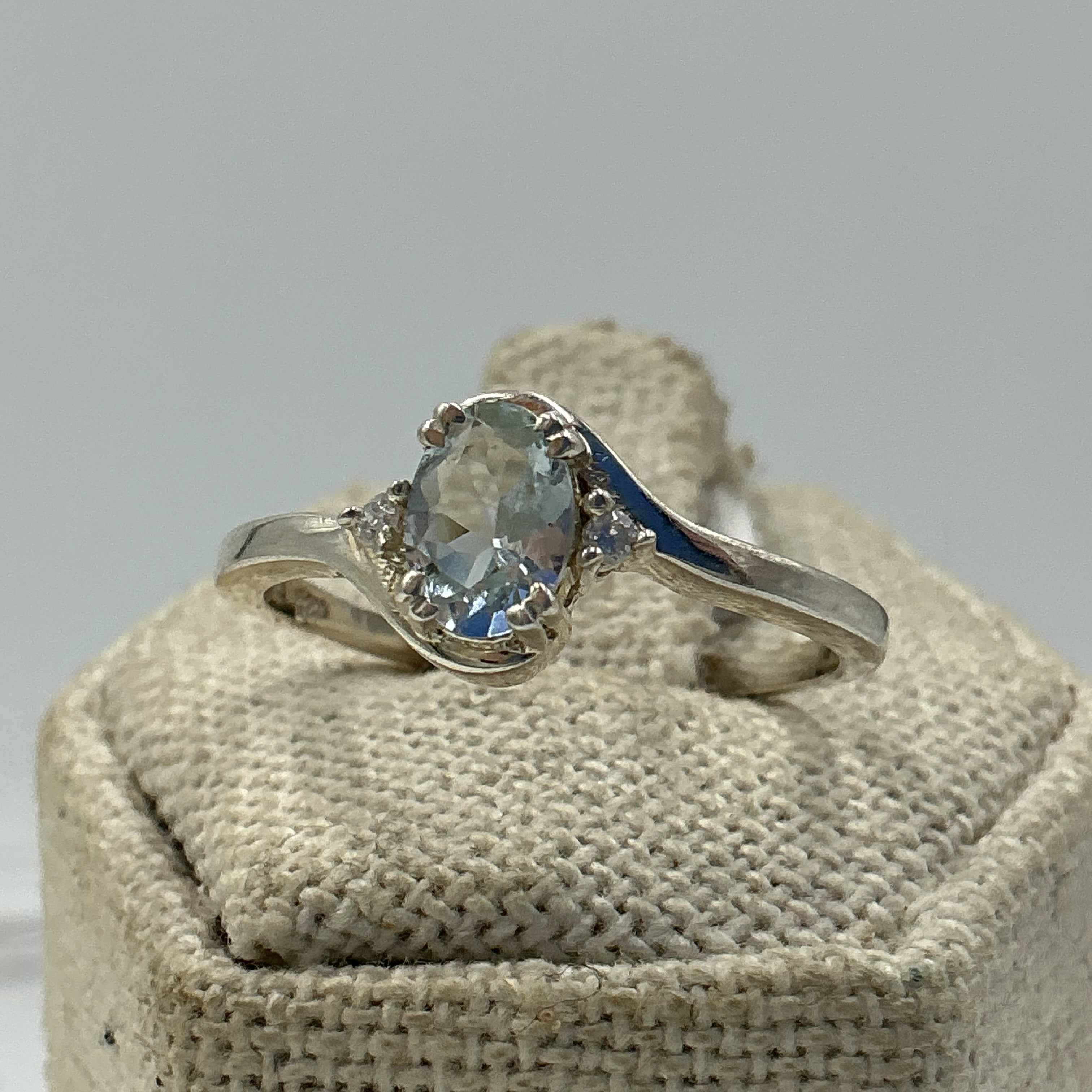Sterling Silver Split Banded Oval Aquamarine Ring- Size 9 - Peace, Courage & Clear Communication | Rings | Wiccan Center
