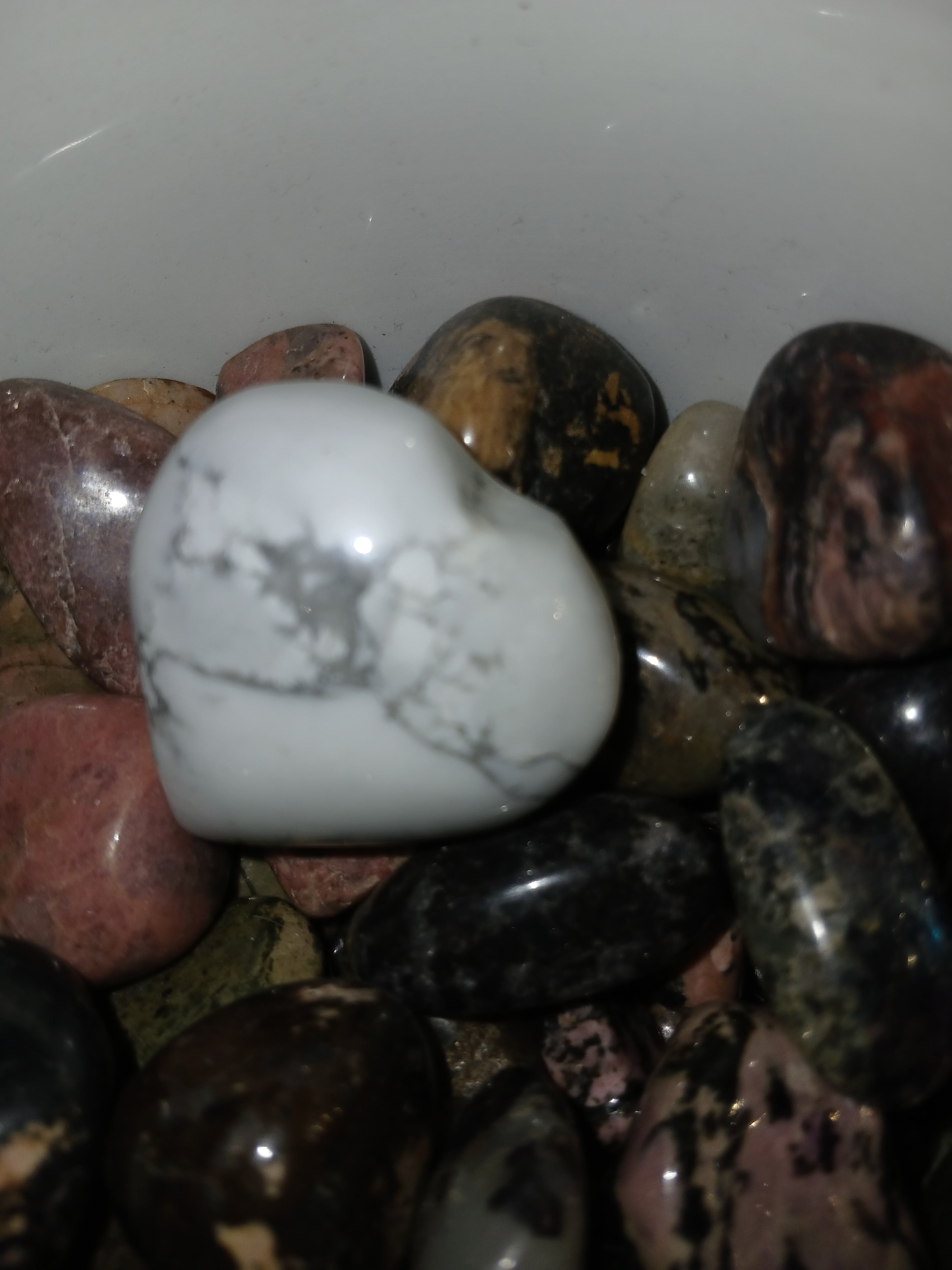 Howlite Puffy Heart | | Wiccan Center
