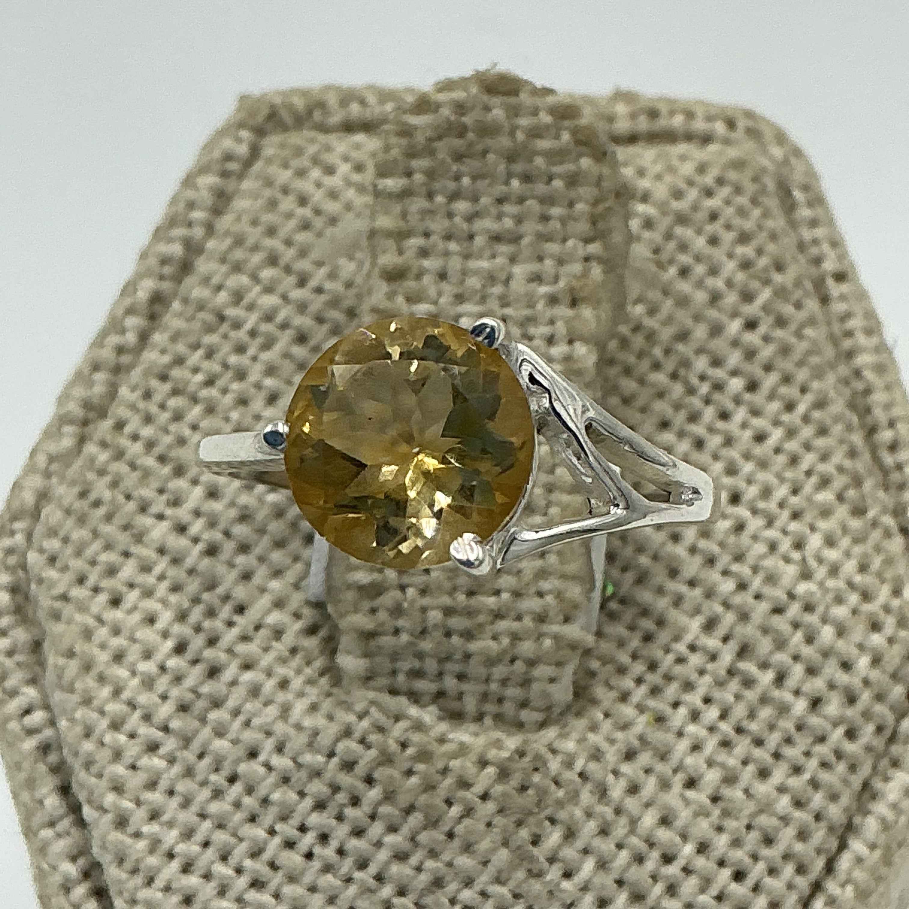 Sterling Silver Round Citrine Split Band Ring – Size 6 – Abundance, Confidence & Vitality | Rings | Wiccan Center