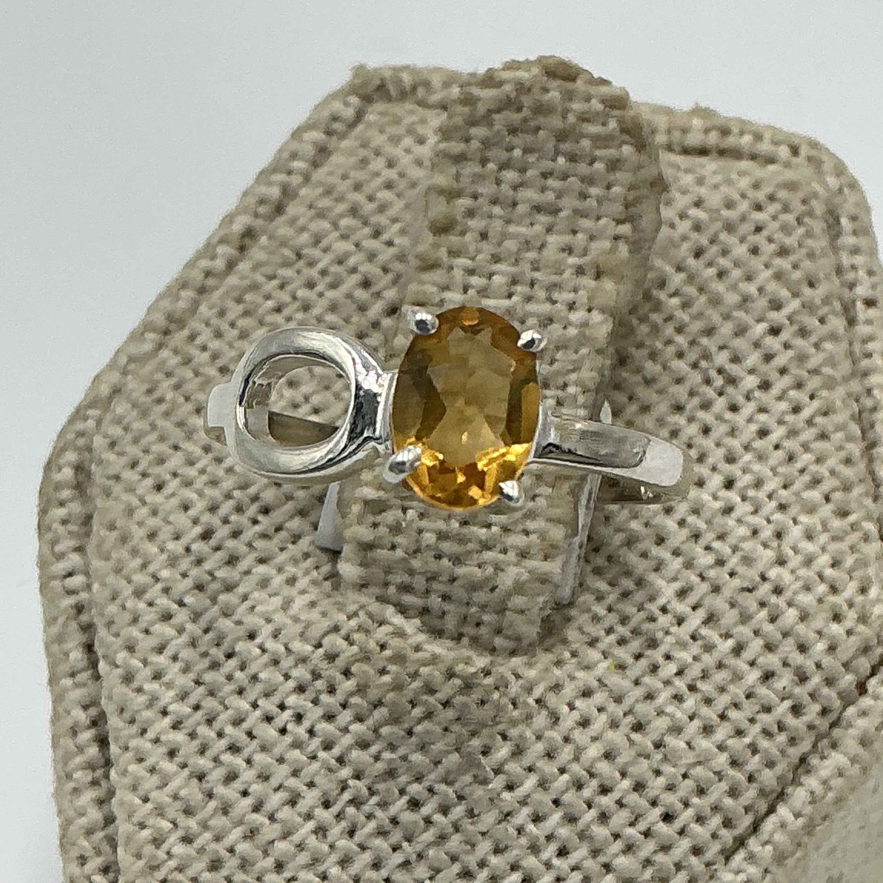 Sterling Silver Oval Citrine Open Circle Band Ring – Size 7 – Abundance, Confidence & Balance | Rings | Wiccan Center