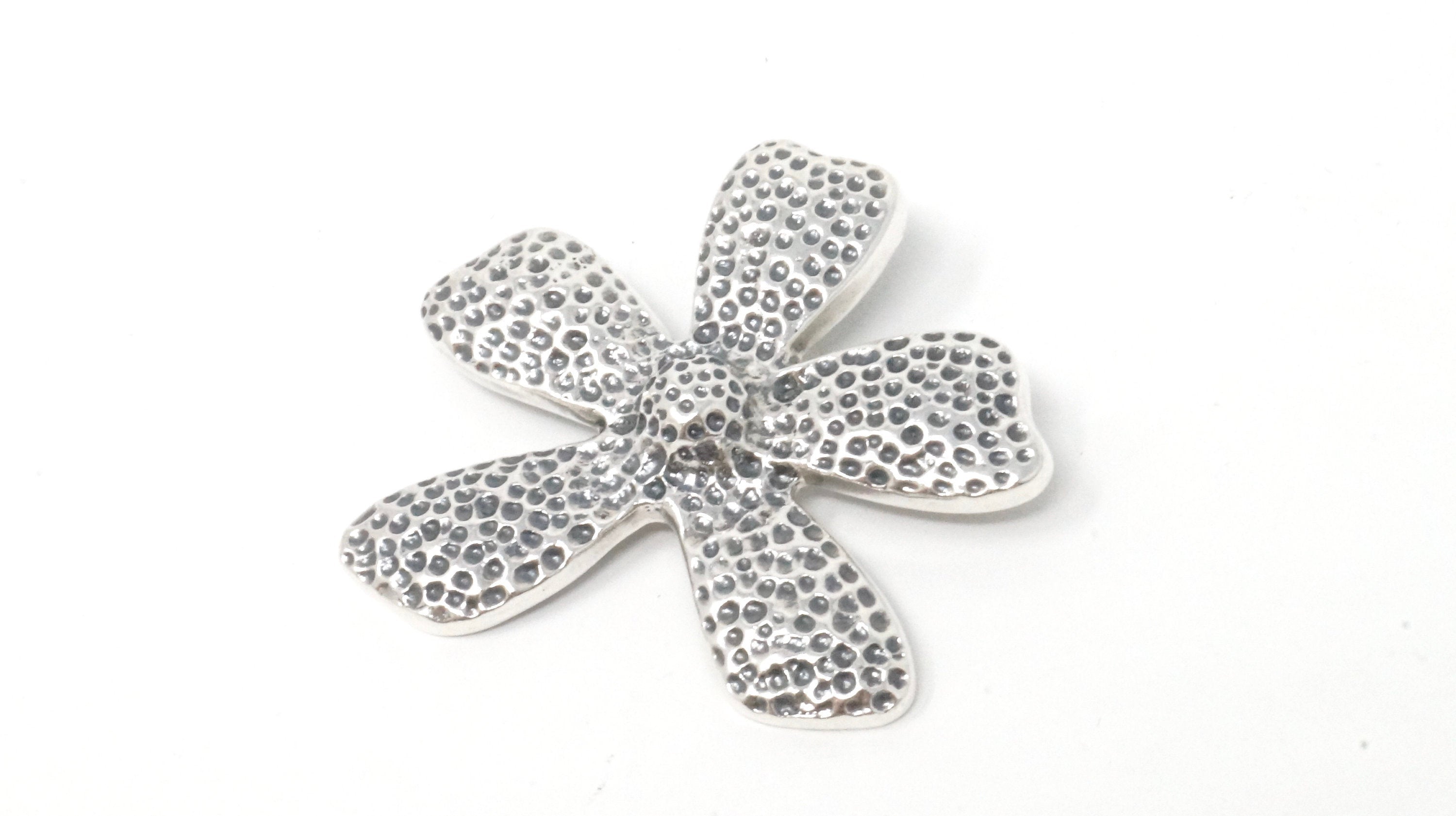 Vintage Designer Silpada Sterling Silver Hammered Daisy Flower Necklace Pendant | Jewelry > Necklaces > Pendants | Wiccan Center