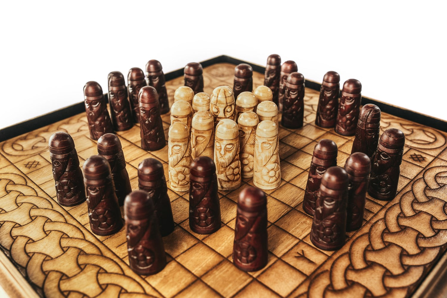 Hnefatafl Set – King's Board with Ox-Bone Pieces