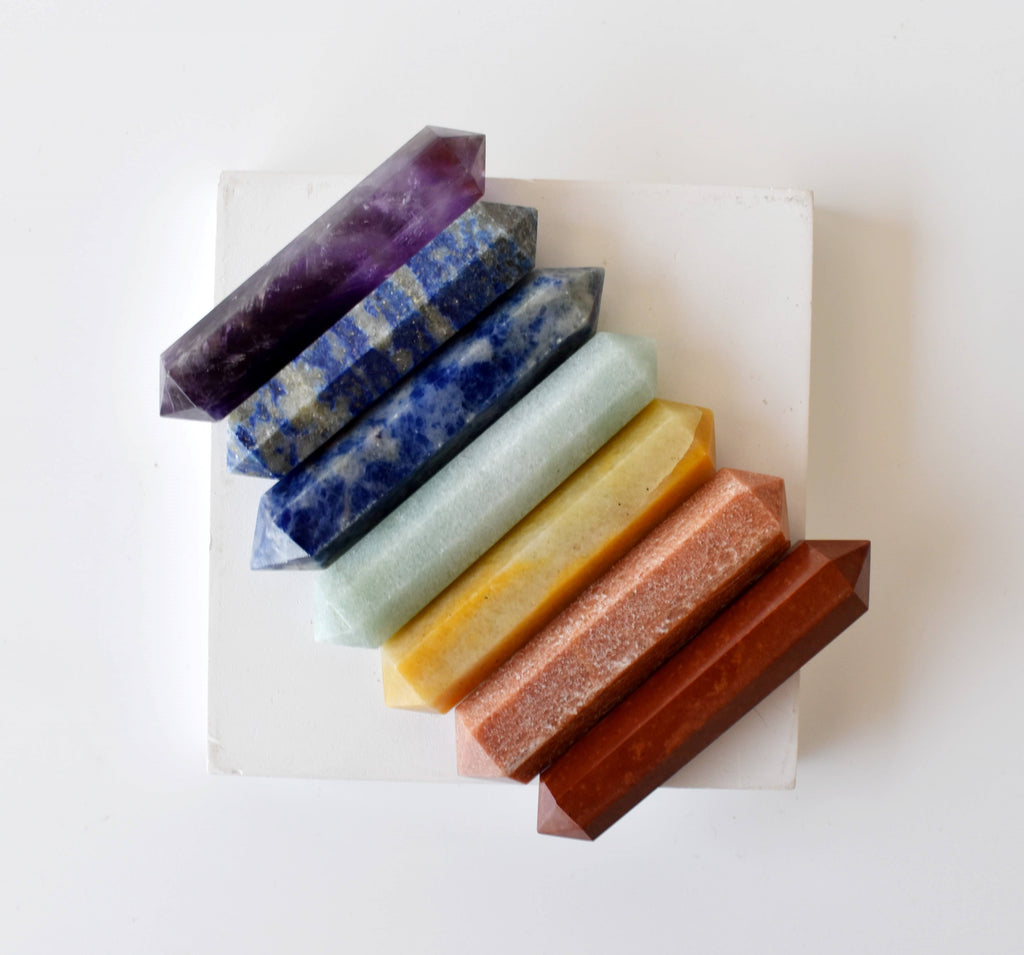 Chakra Crystals Points Set, 7 Chakra Stones Point Set with Wooden Grid Plate, Selenite Log | Obelisks & Pencils | Wiccan Center