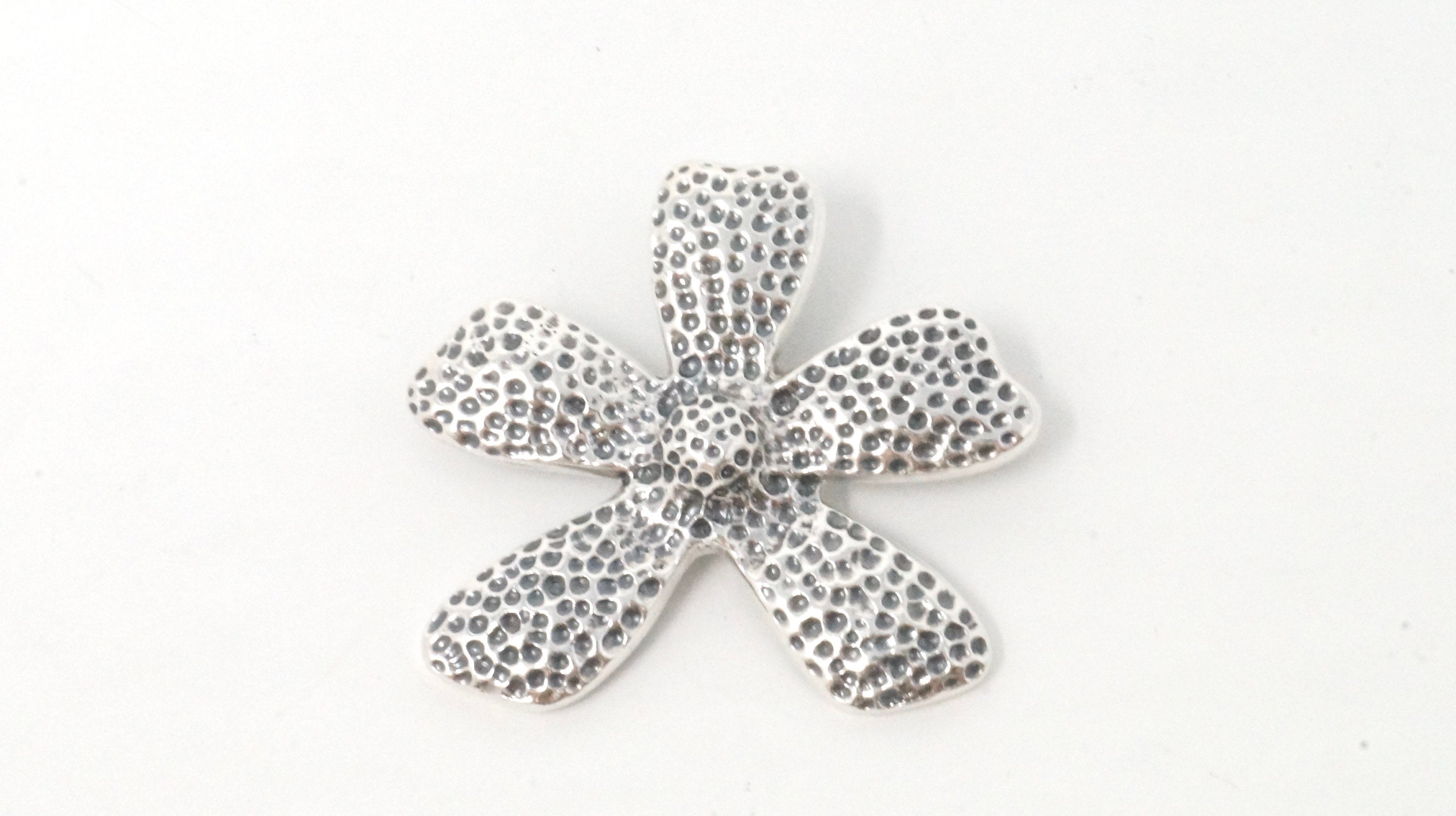 Vintage Designer Silpada Sterling Silver Hammered Daisy Flower Necklace Pendant | Jewelry > Necklaces > Pendants | Wiccan Center