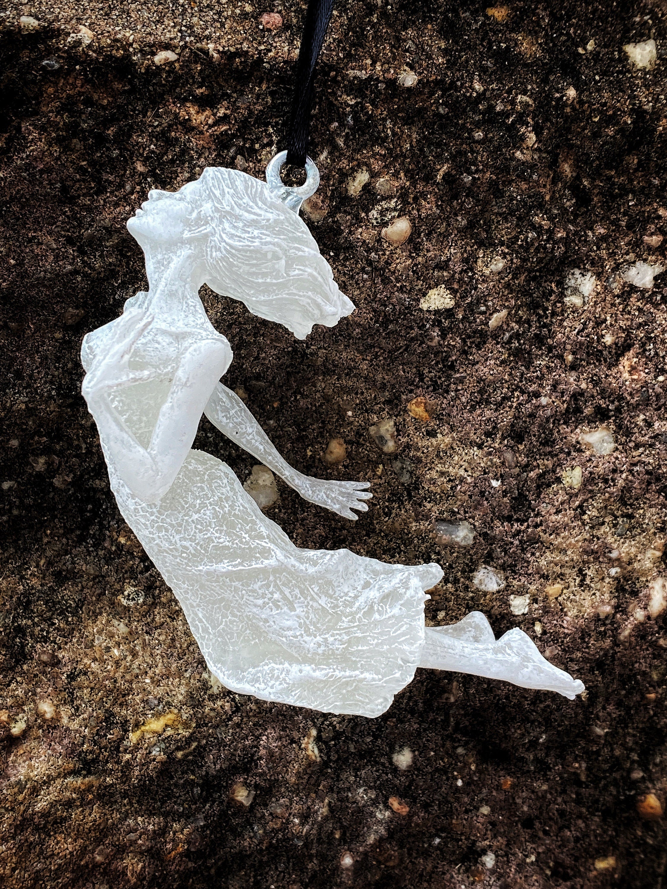 Victorian Ghost Ornament, Hand Painted Resin Sculpture| Gothic Horror Haunting Art| Dark Folklore Art Ornament for Spooky Home Decor