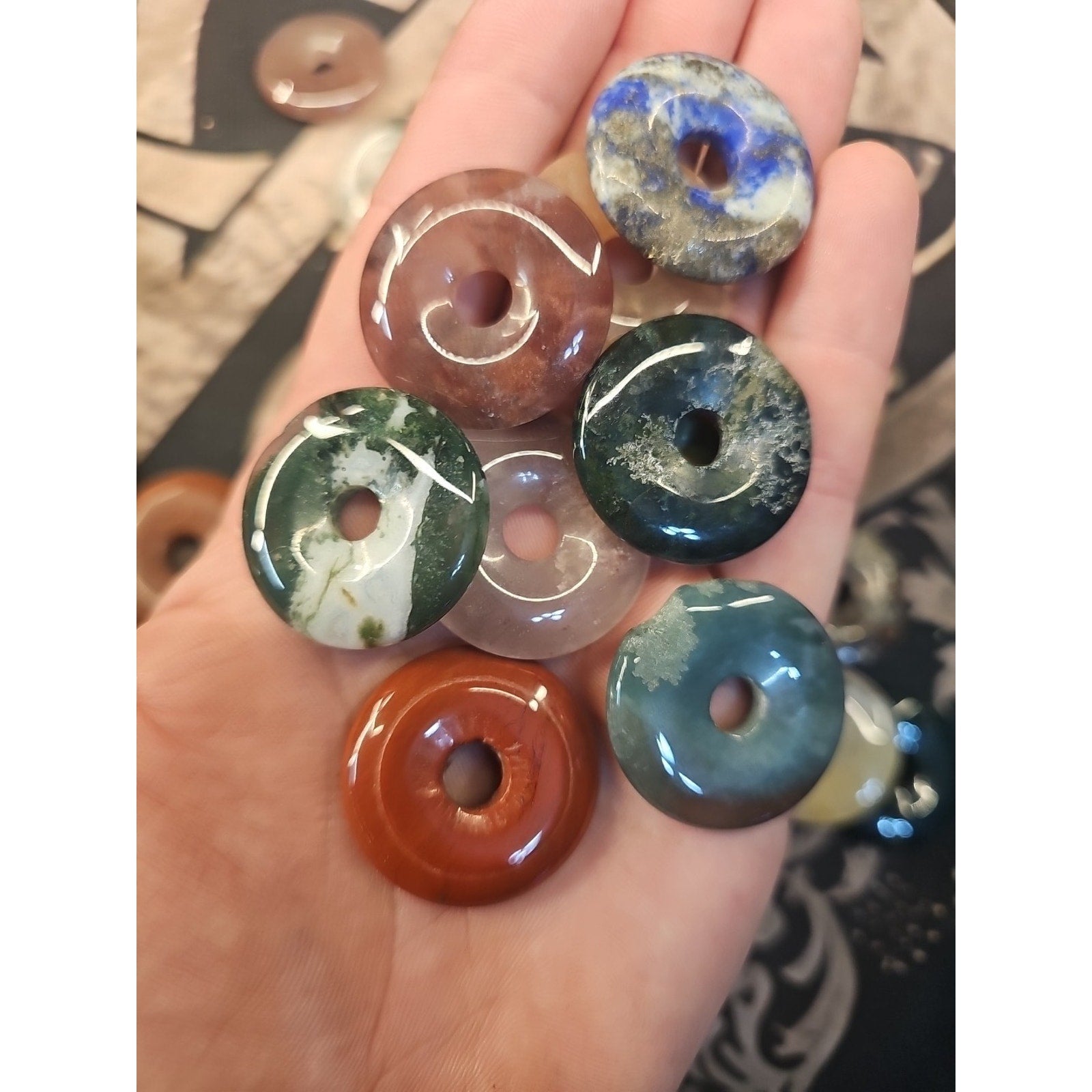36Pcs Natural Quartz Crystal Jasper Peace Lucky Buckle Mixed Stone Healing