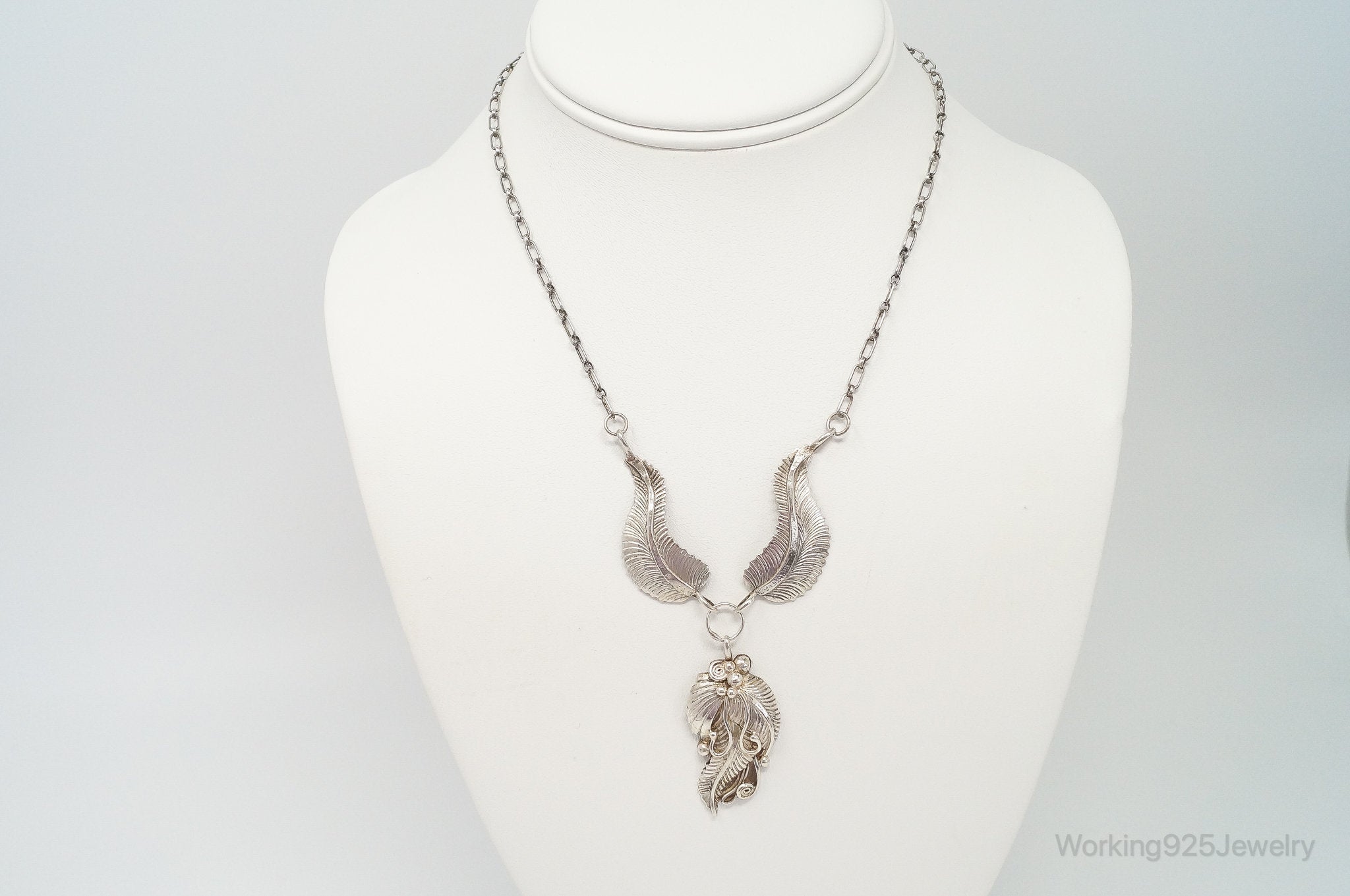 Vintage Native America F Handmade Feathers Design Sterling Silver Necklace | Jewelry > Necklaces > Pendants | Wiccan Center