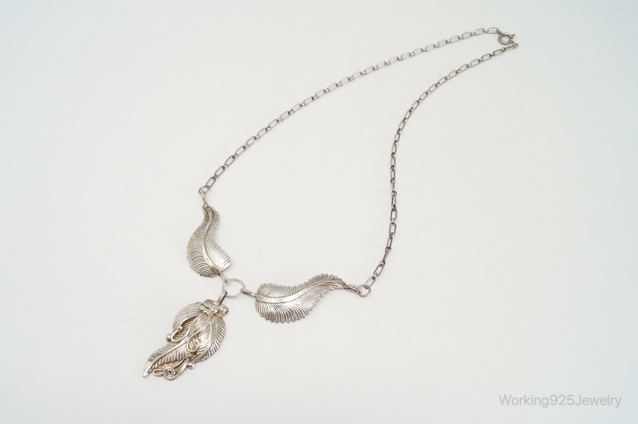 Vintage Native America F Handmade Feathers Design Sterling Silver Necklace | Jewelry > Necklaces > Pendants | Wiccan Center