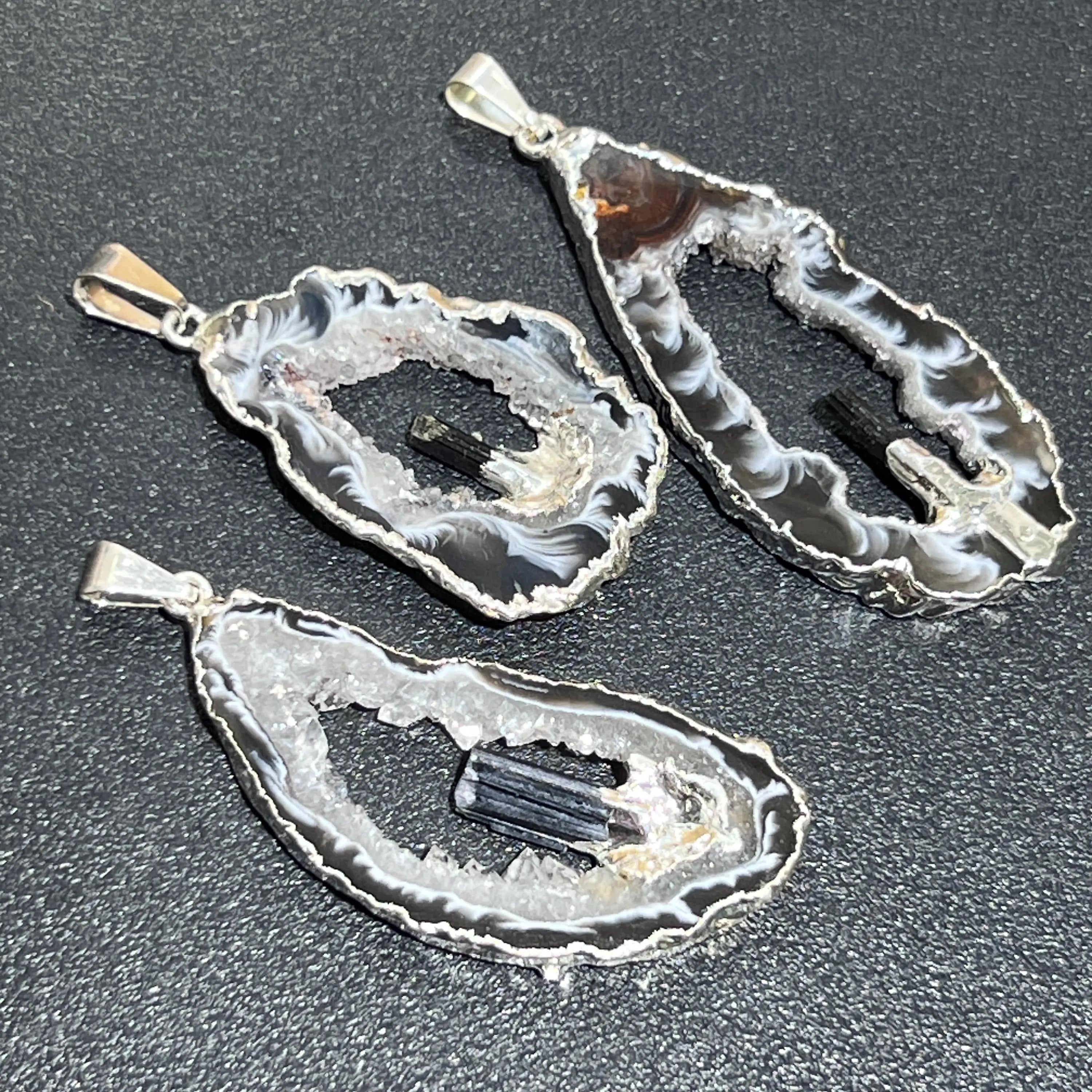 Oco Geode Druzy with Tourmaline Crystal Point Pendant (Silver Plated) Wholesale | Craft Supplies & Tools > Beads, Gems & Cabochons > Charms & Pendants > Pendants | Wiccan Center