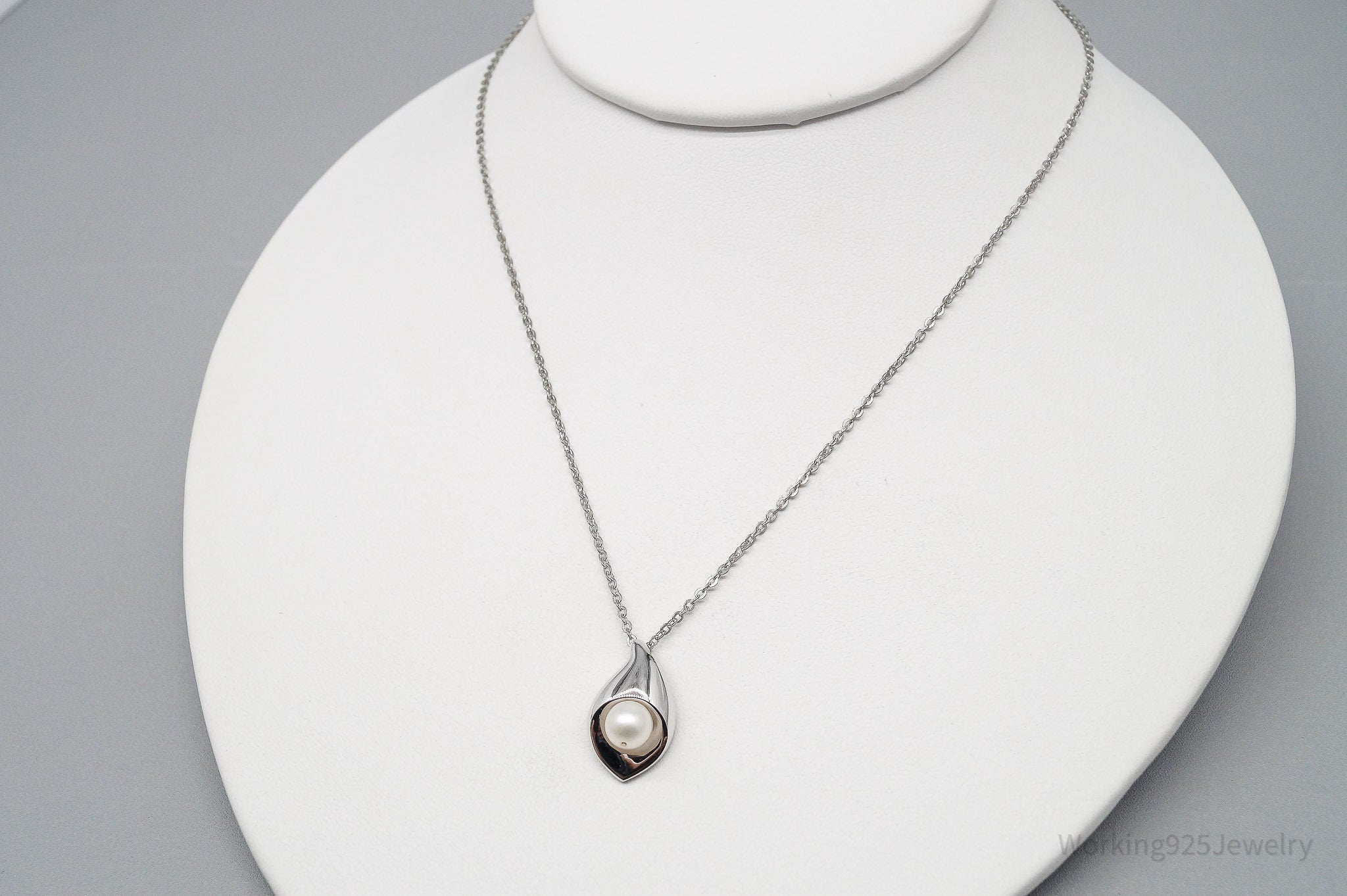 Vintage Pearl Sterling Silver Necklace - 16" | Jewelry > Necklaces | Wiccan Center