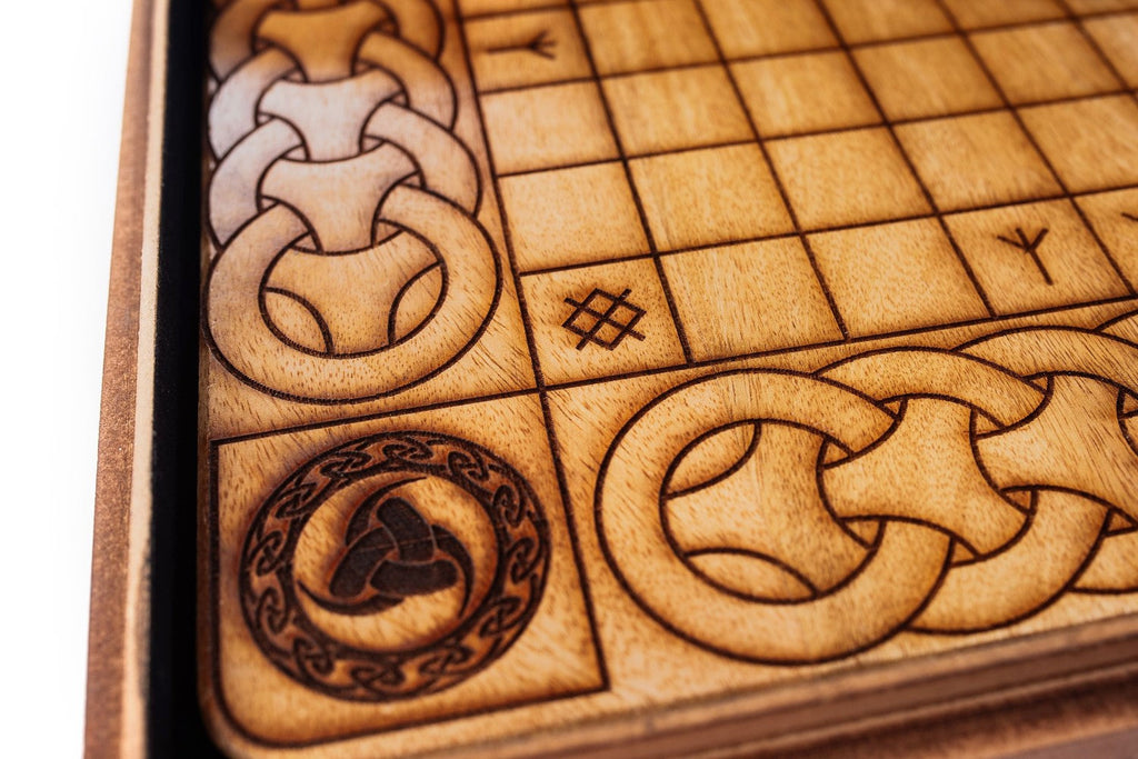 Hnefatafl Set – King's Board with Ox-Bone Pieces