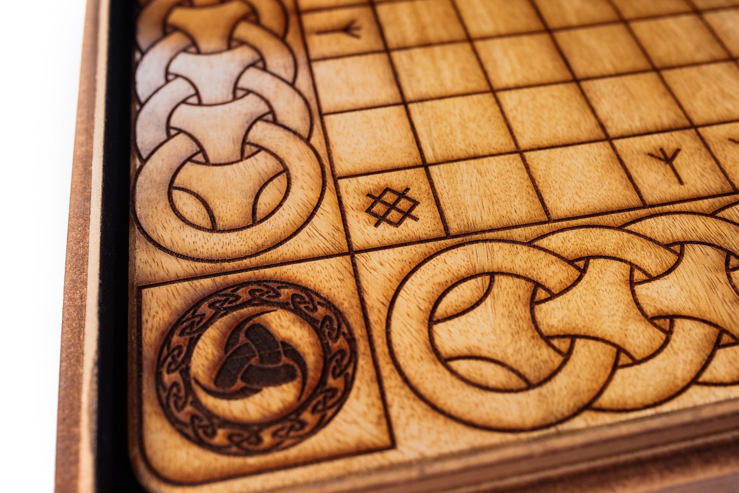 Hnefatafl Set – King's Board with Ox-Bone Pieces