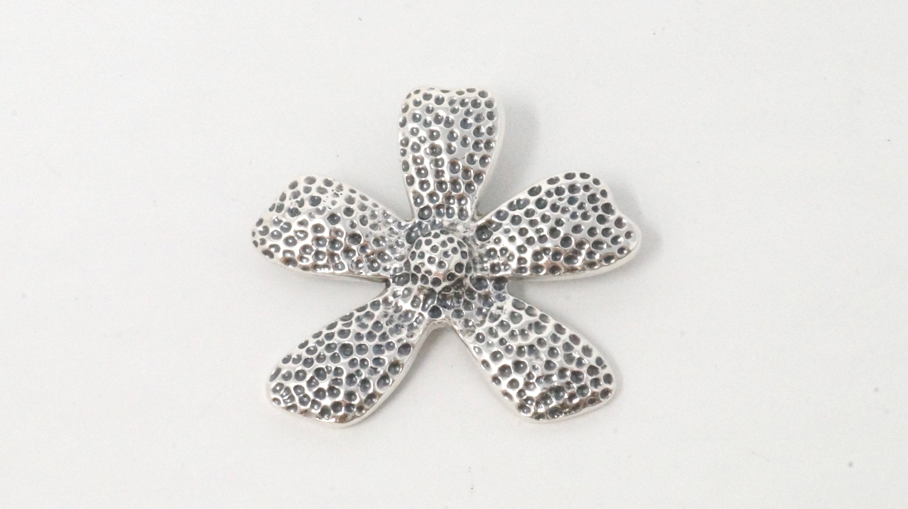 Vintage Designer Silpada Sterling Silver Hammered Daisy Flower Necklace Pendant | Jewelry > Necklaces > Pendants | Wiccan Center