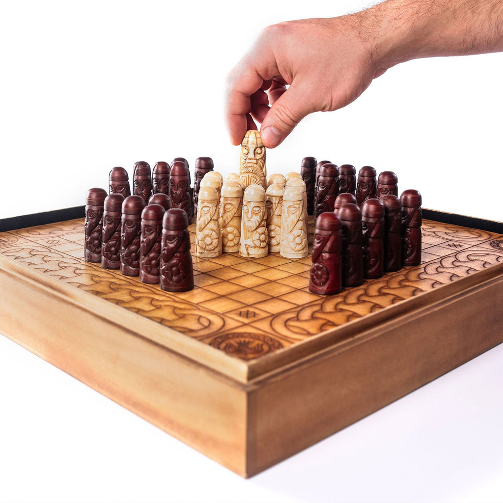 Hnefatafl Set – King's Board with Ox-Bone Pieces