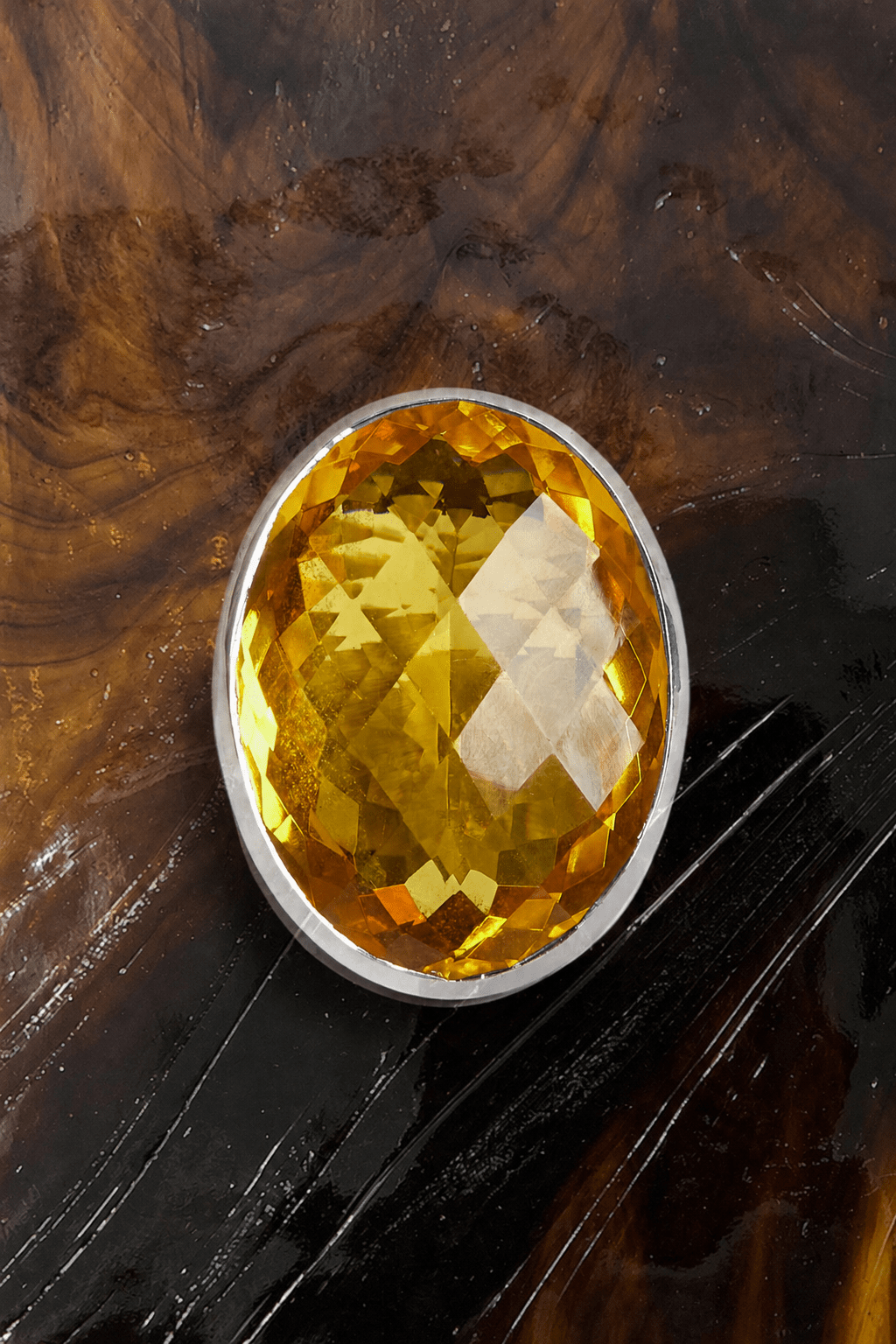 Oval Colossus Ring in Golden (Silver)