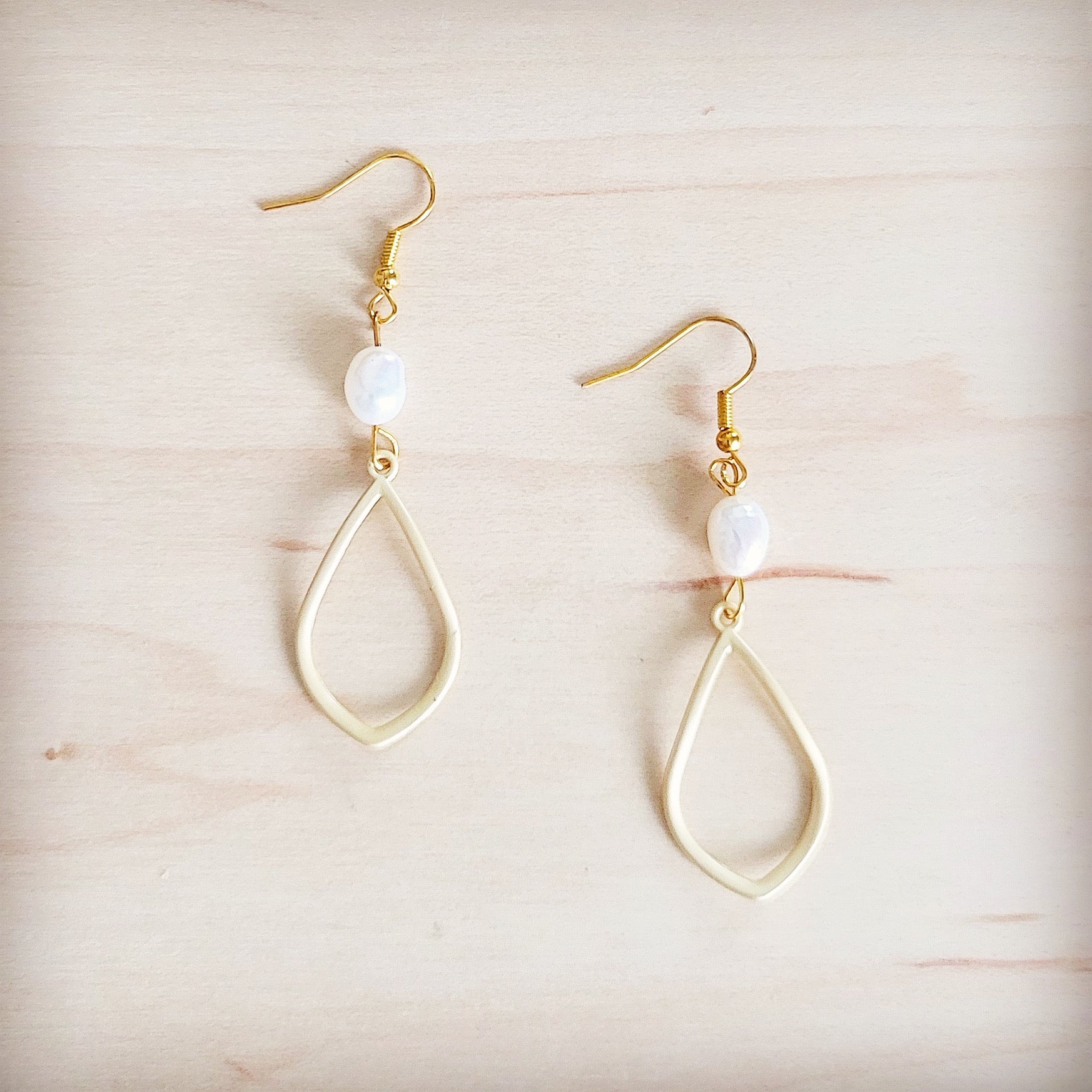 Matte Gold and Freshwater Pearl Earrings Drop 200bt | Earrings | Wiccan Center