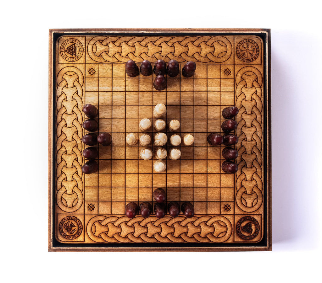 Hnefatafl Set – King's Board with Ox-Bone Pieces