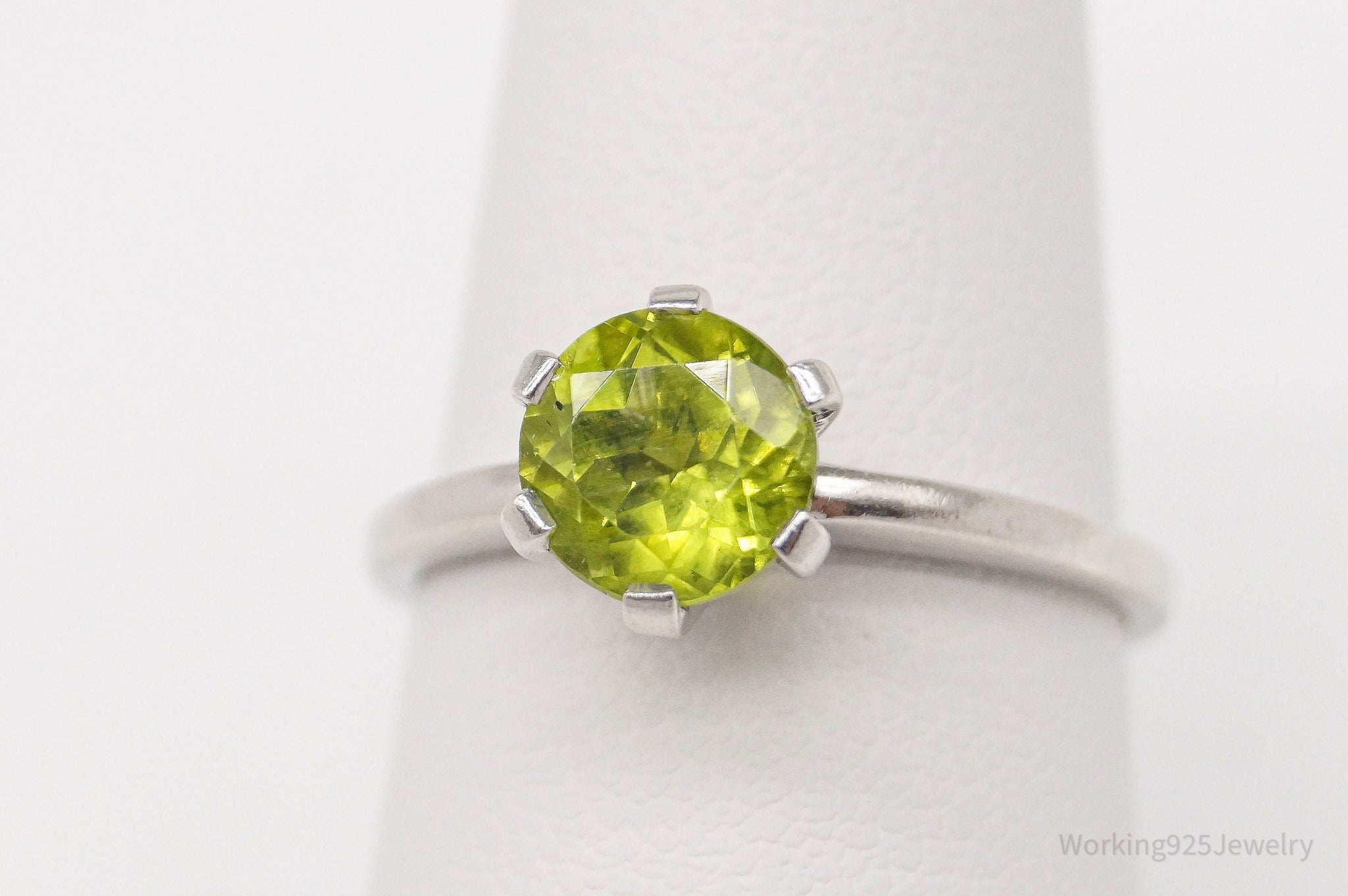 Vintage Green Peridot Sterling Silver Ring - Size 8 | Jewelry > Rings | Wiccan Center