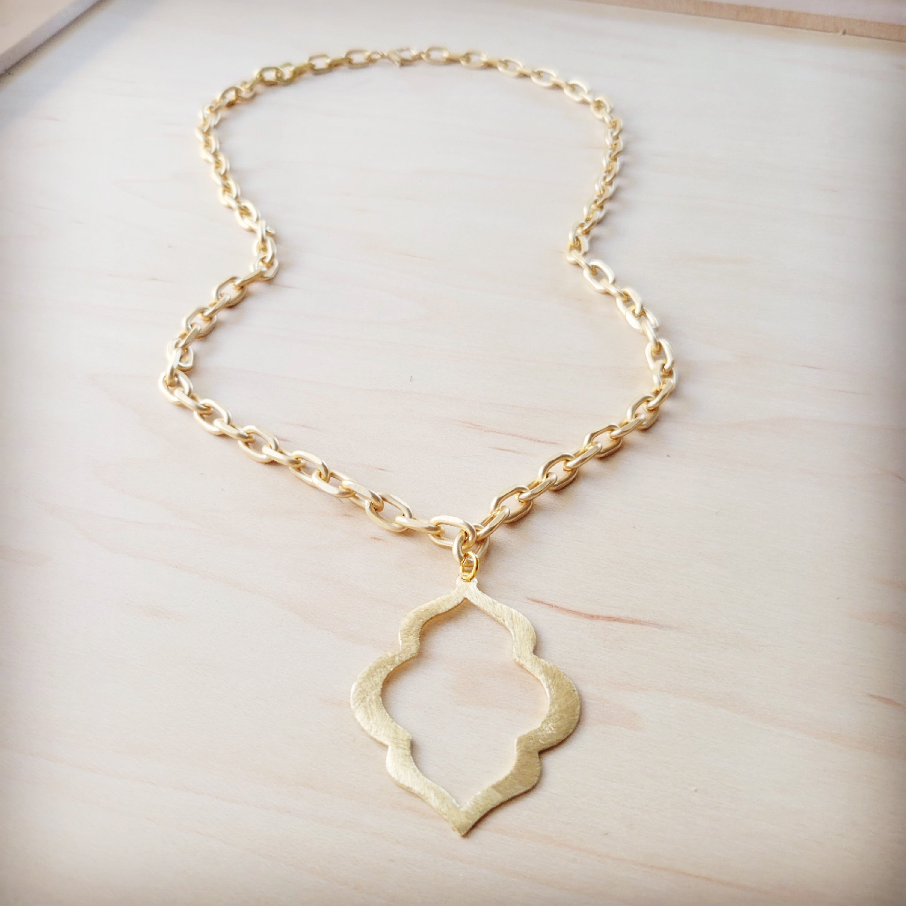 **Moroccan Oasis Matte Gold Pendant Necklace 257li