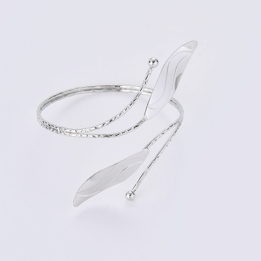 Exaggerated Hand Metal Leaves Armband Arm Decorations Stylish Good Bracelet