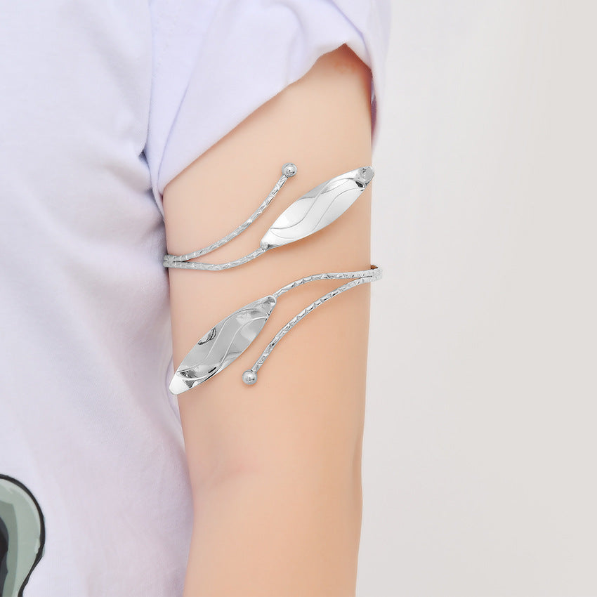 Exaggerated Hand Metal Leaves Armband Arm Decorations Stylish Good Bracelet