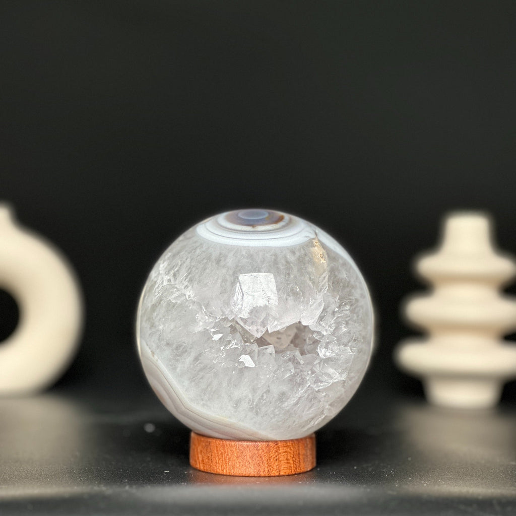Agate and quartz - Gemstone sphere | Amethyst Geodes | Wiccan Center