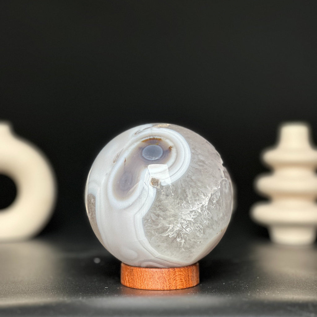 Agate and quartz - Gemstone sphere | Amethyst Geodes | Wiccan Center