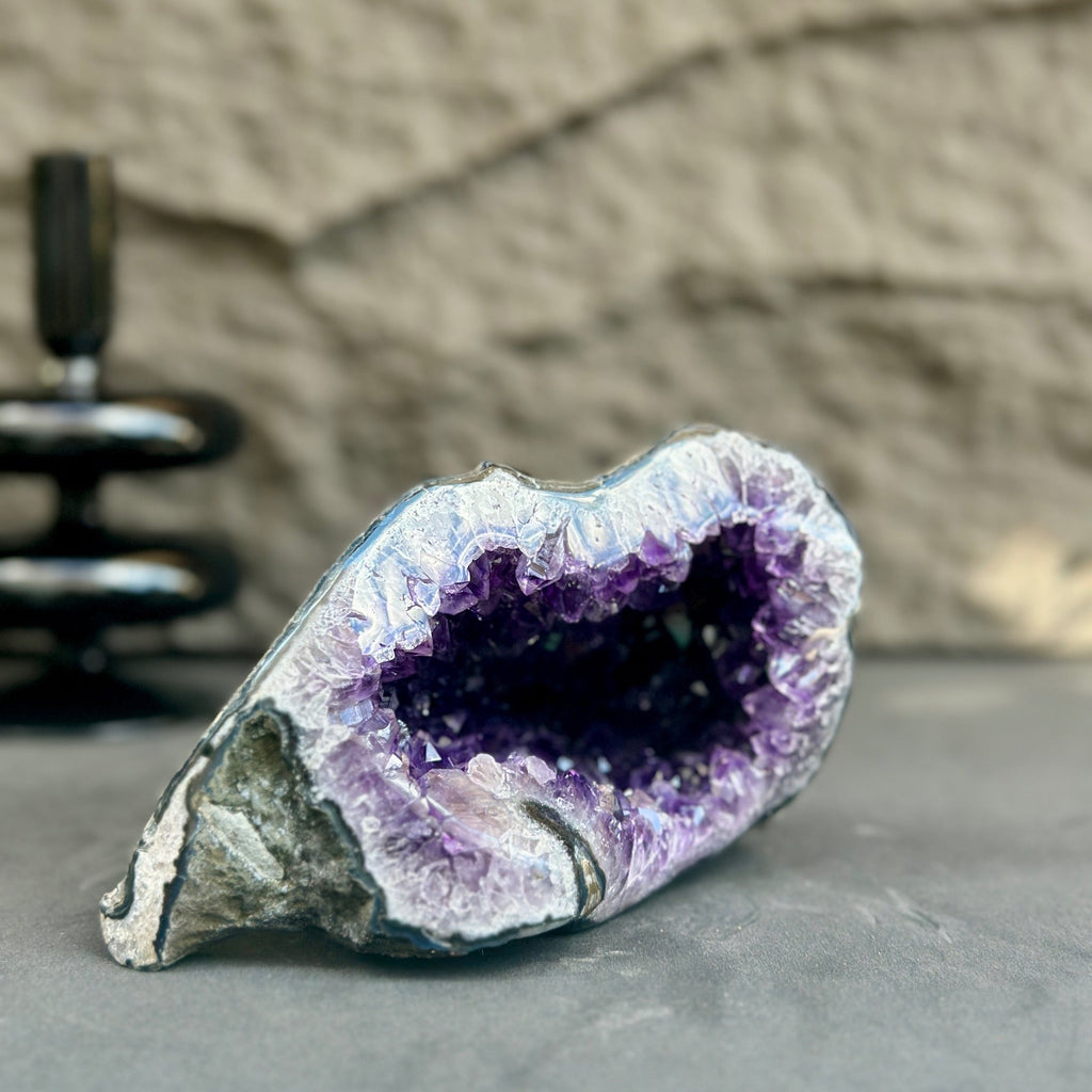 Amethyst precious stone | Amethyst Geodes | Wiccan Center