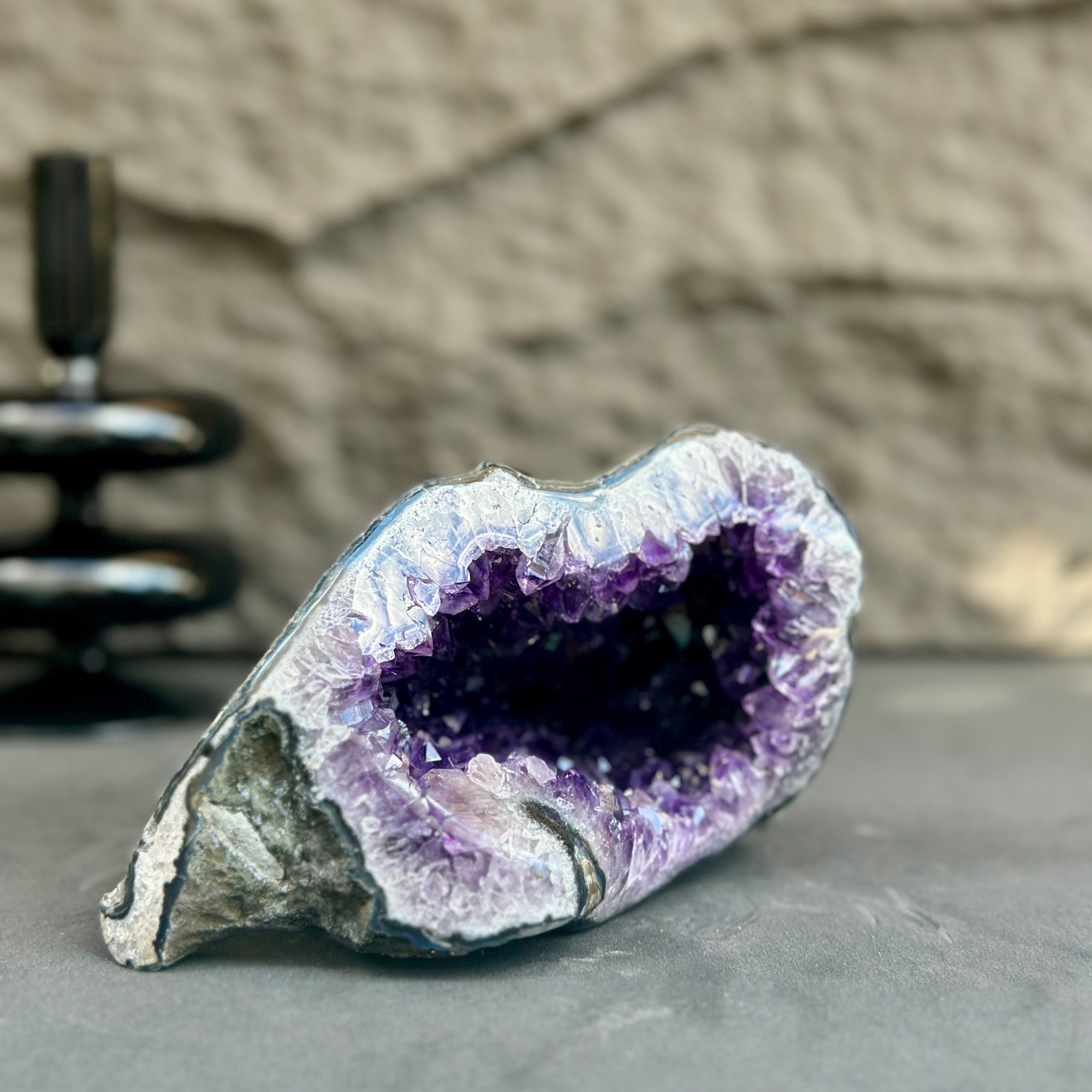 Amethyst precious stone | Amethyst Geodes | Wiccan Center