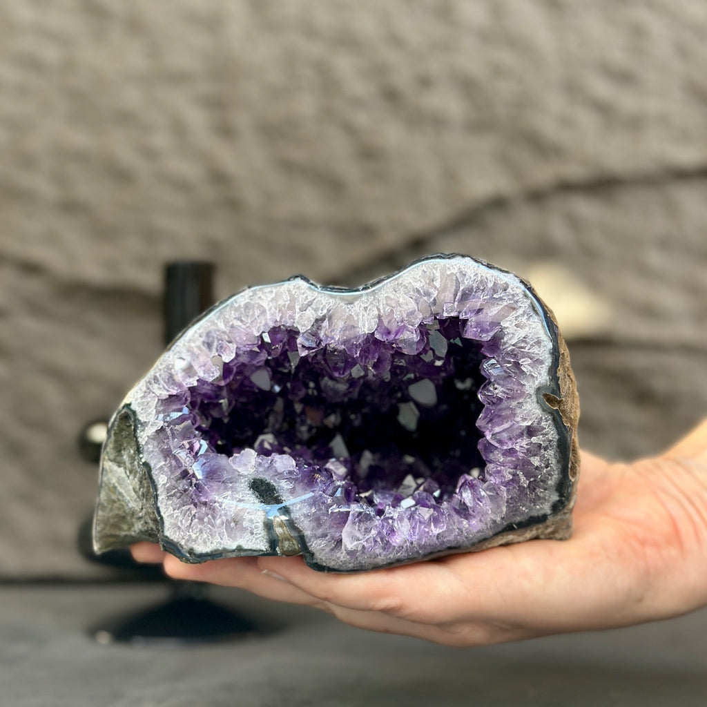 Amethyst precious stone | Amethyst Geodes | Wiccan Center
