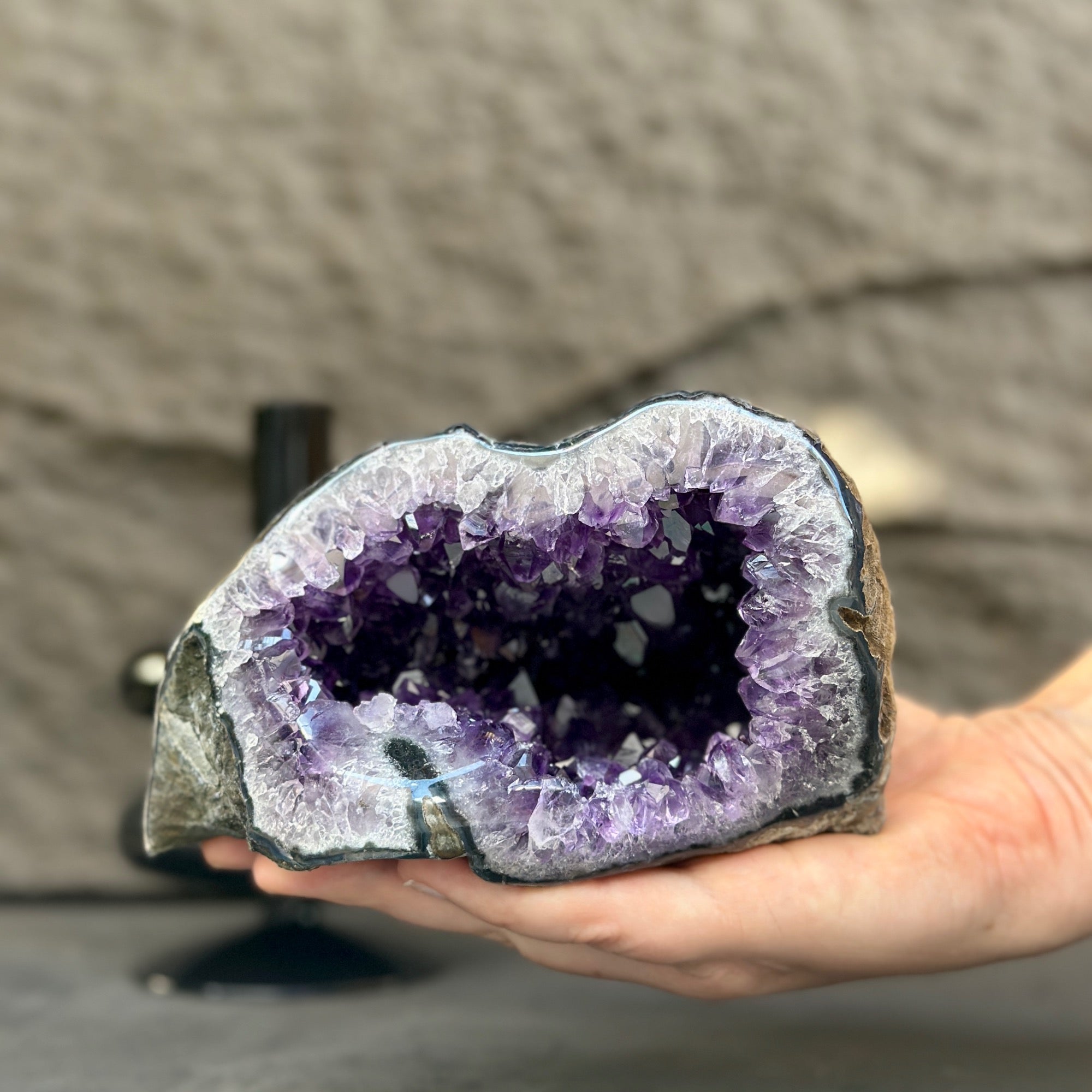 Amethyst precious stone | Amethyst Geodes | Wiccan Center