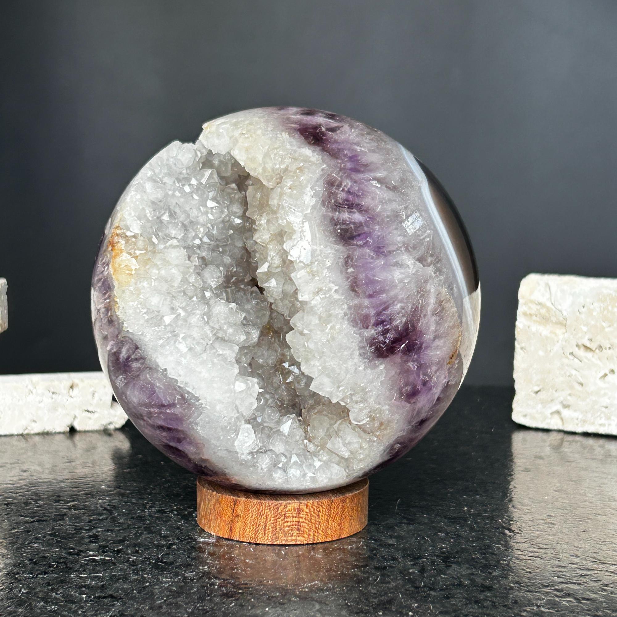 Amethyst quartz crystal | Amethyst Geodes | Wiccan Center