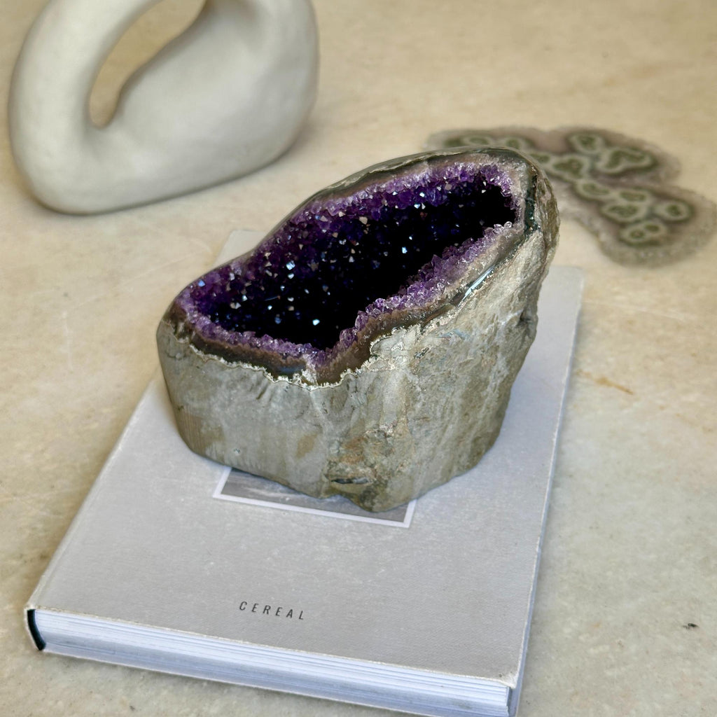 Amethyst stone, purple amethyst geode | Amethyst Geodes | Wiccan Center