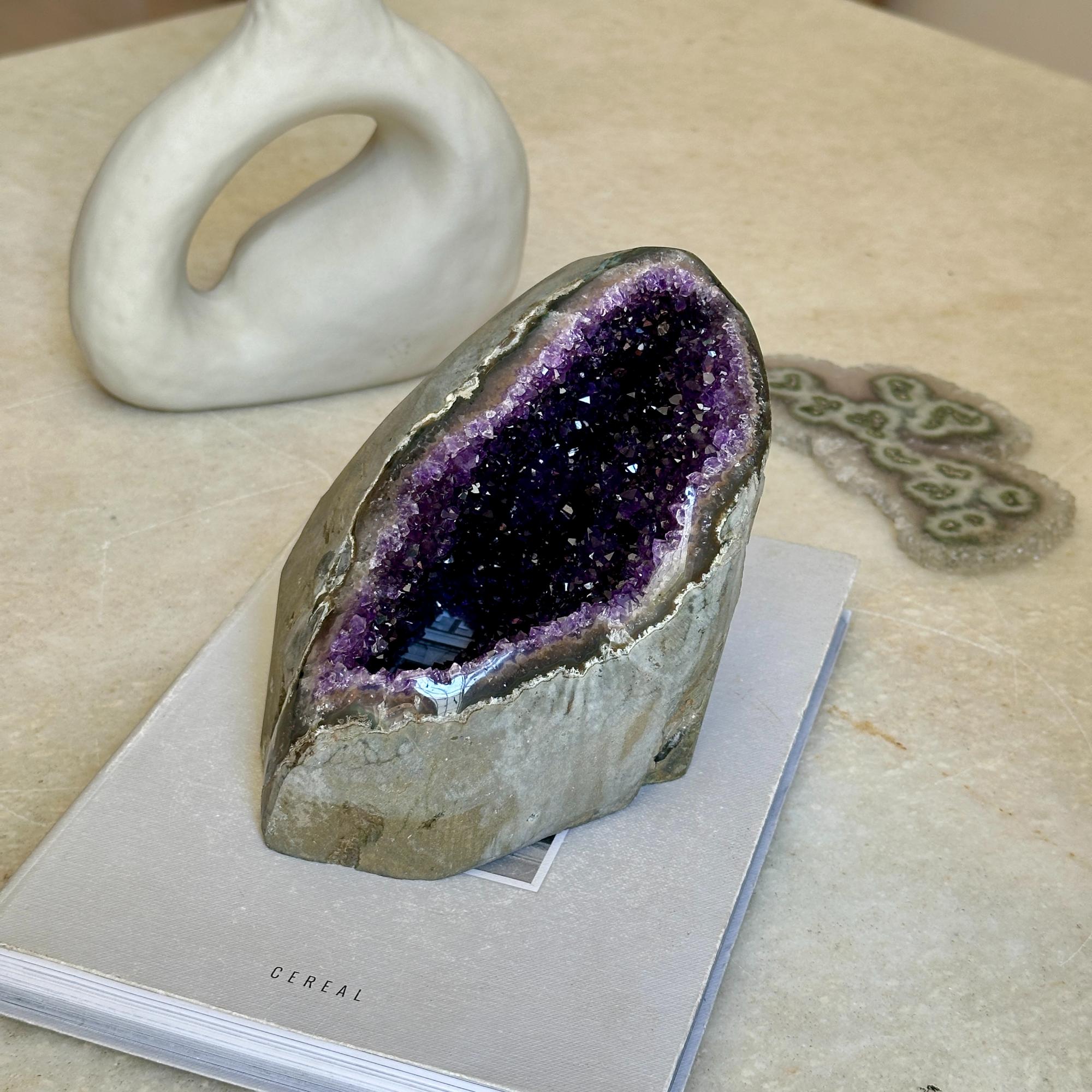 Amethyst stone, purple amethyst geode | Amethyst Geodes | Wiccan Center