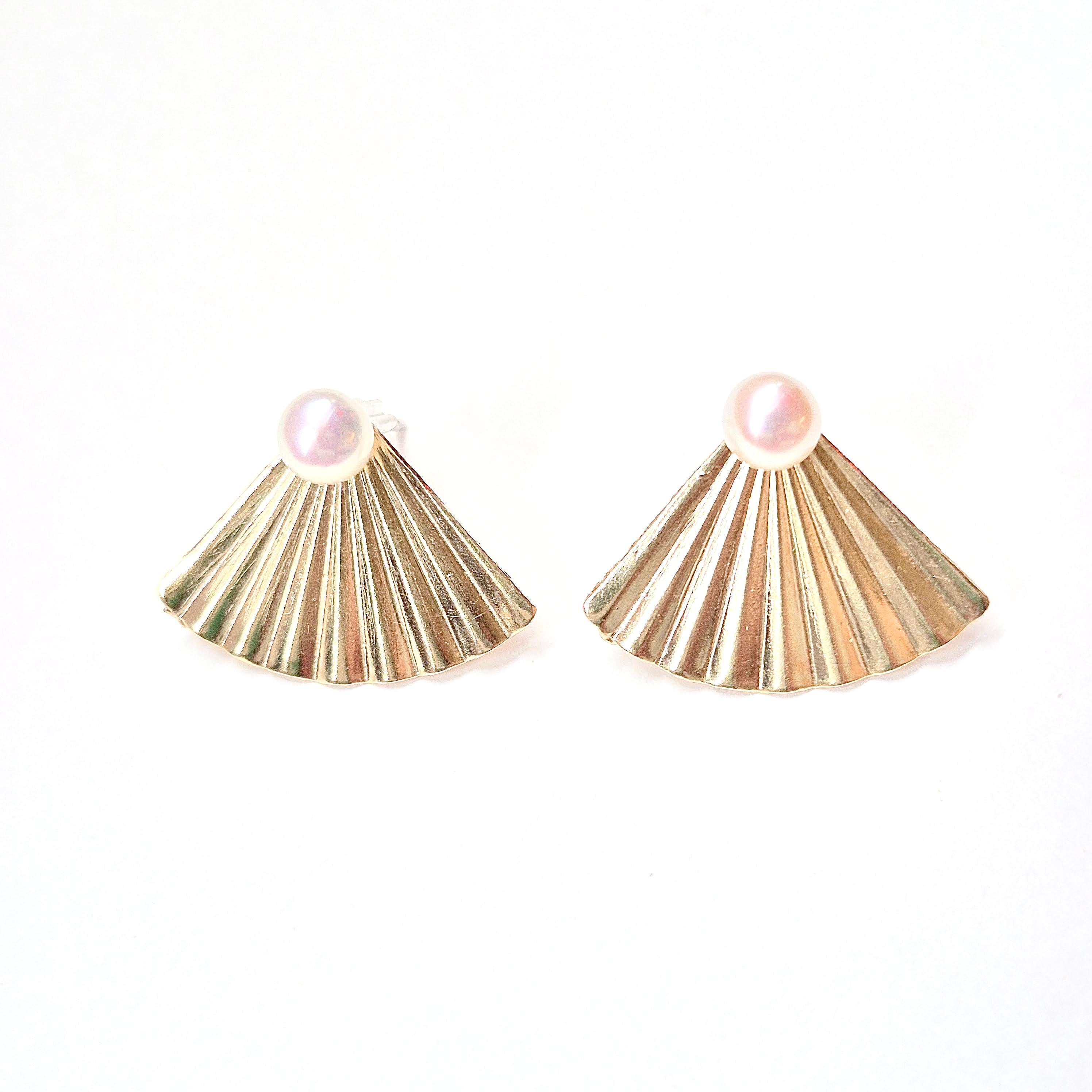 Freshwater pearl button mini stud earrings