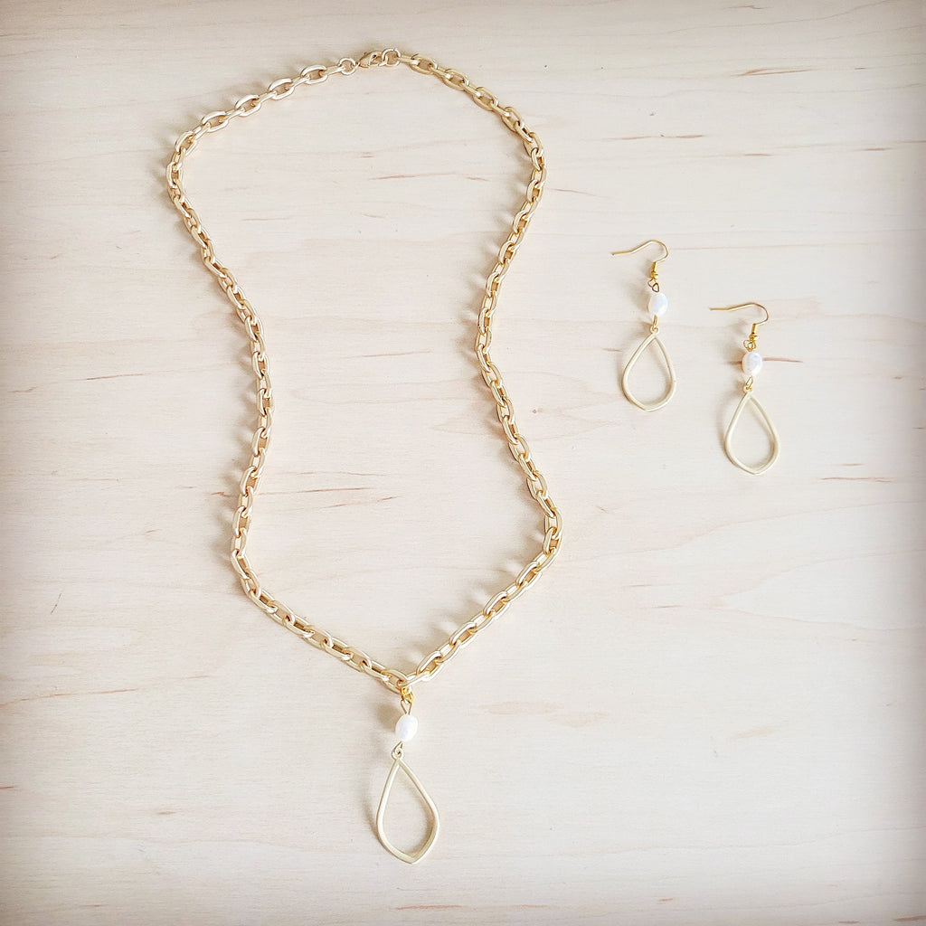 Matte Gold and Freshwater Pearl Earrings Drop 200bt | Earrings | Wiccan Center