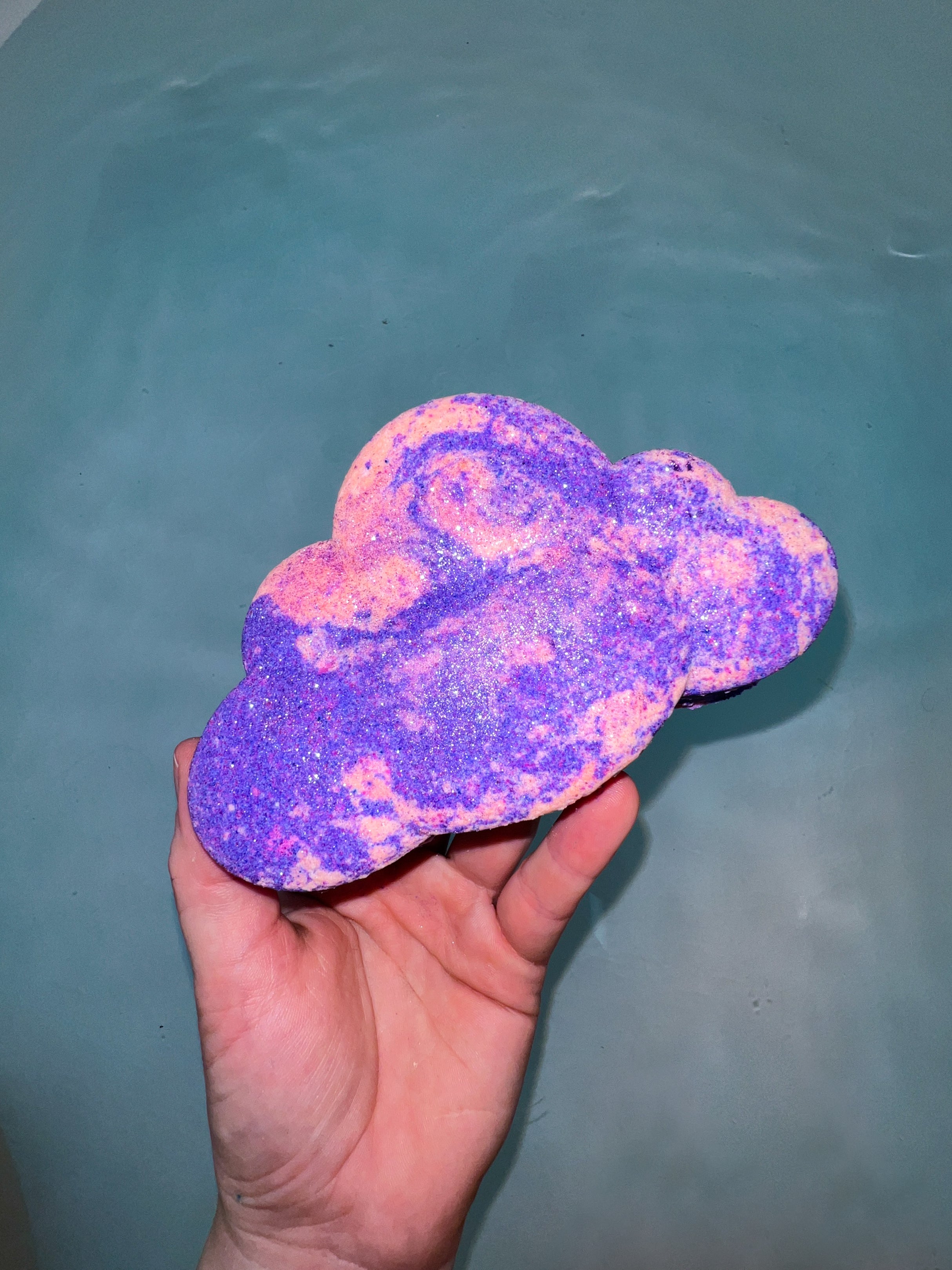 HEAD IN THE CLOUDS | BATH BOMB | Wiccan Center