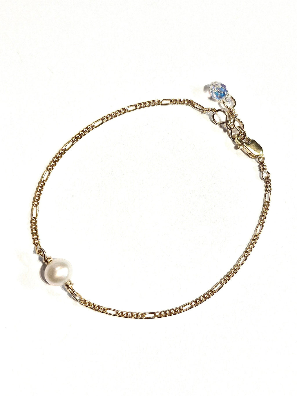 Single Round Pearl Bracelet with Swarovski Clasp