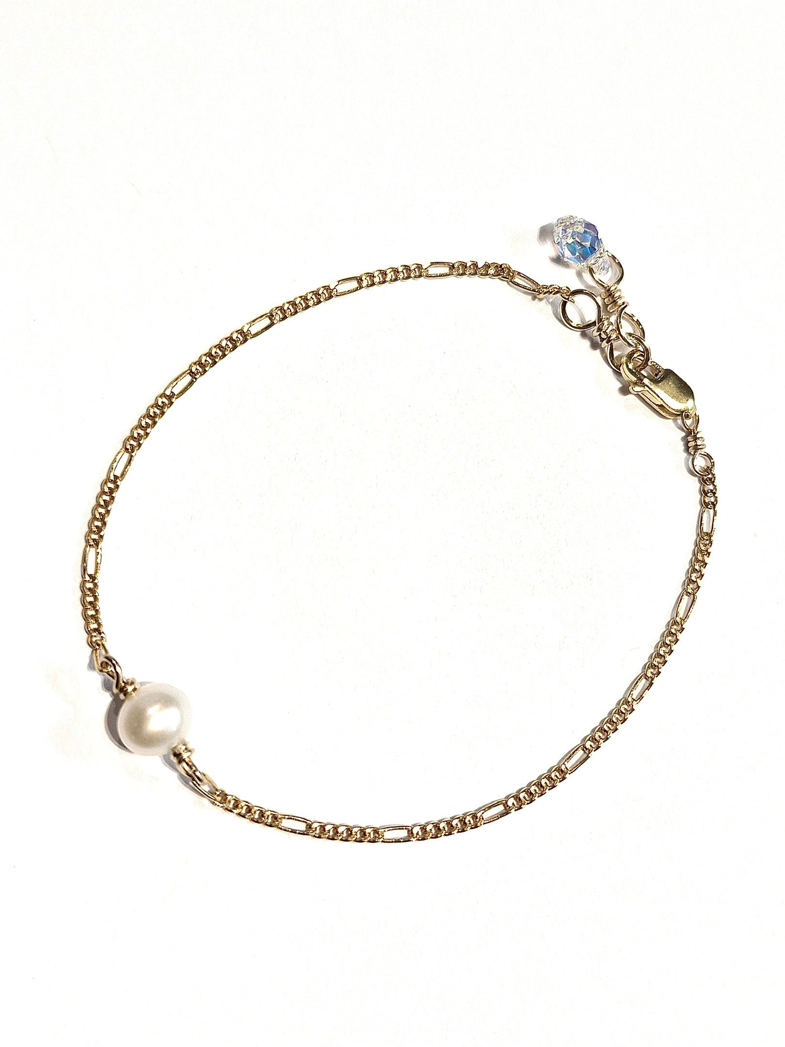 Single Round Pearl Bracelet with Swarovski Clasp
