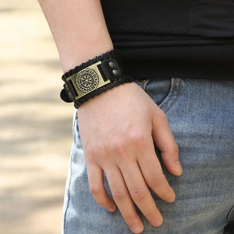 Totem Design Wide Leather Pirate Compass Bracelet Men's Bracelet Celtic Viking Jewelry Compass Bracelet Accessories Party Gifts