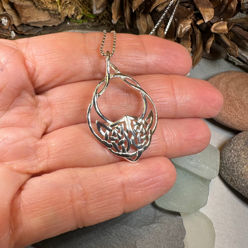 Lira Celtic Knot Necklace | Pendant | Wiccan Center