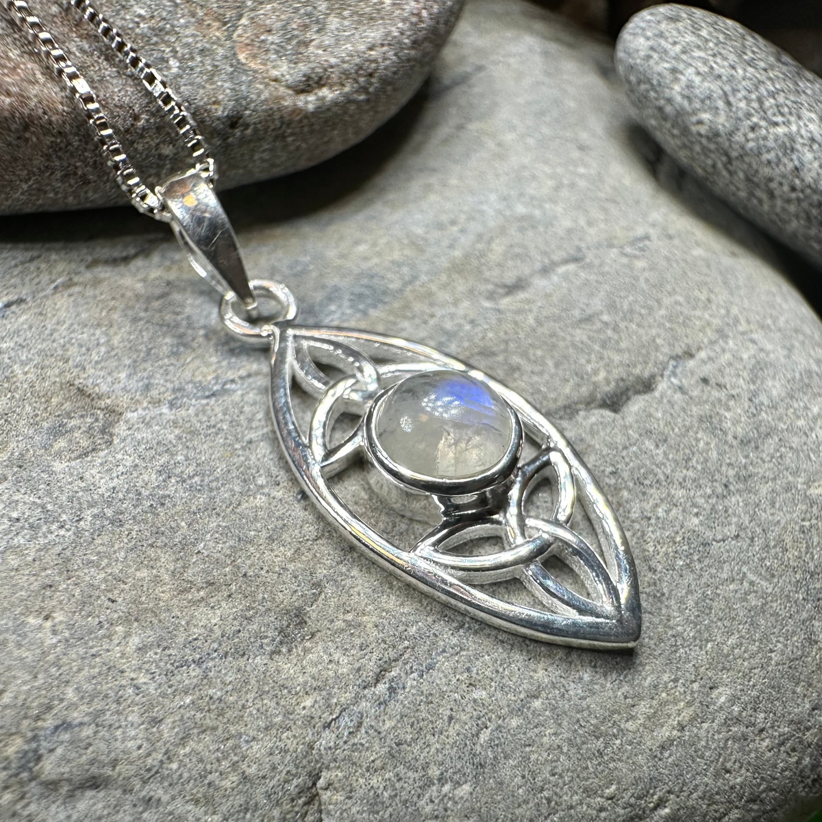 Dolce Trinity Knot Necklace | Pendant | Wiccan Center