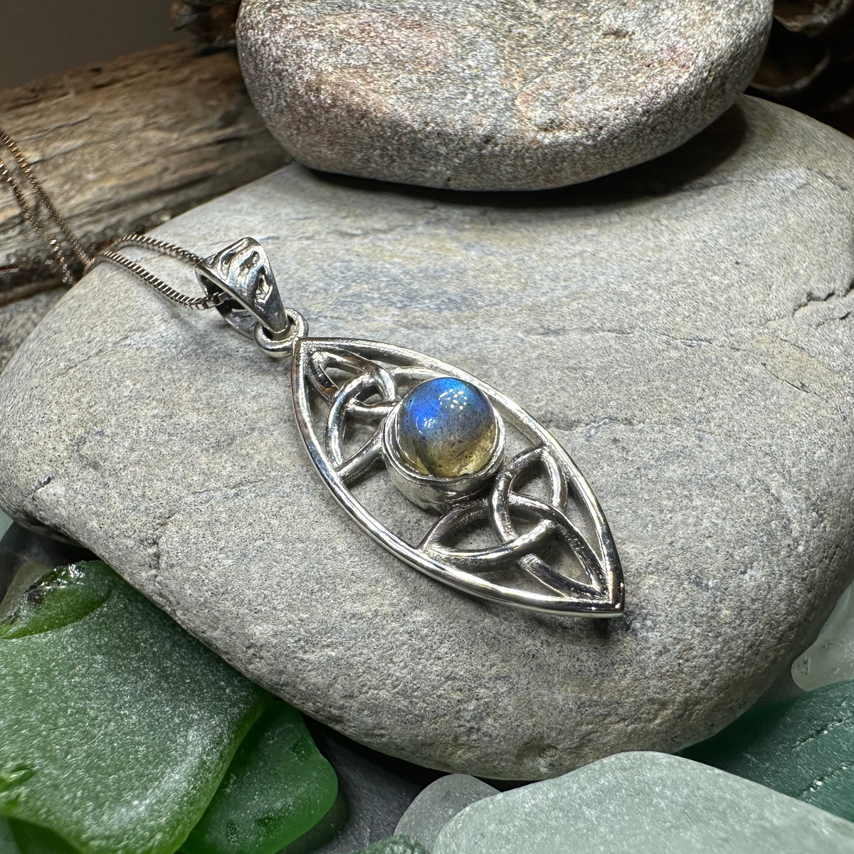 Dolce Trinity Knot Necklace | Pendant | Wiccan Center