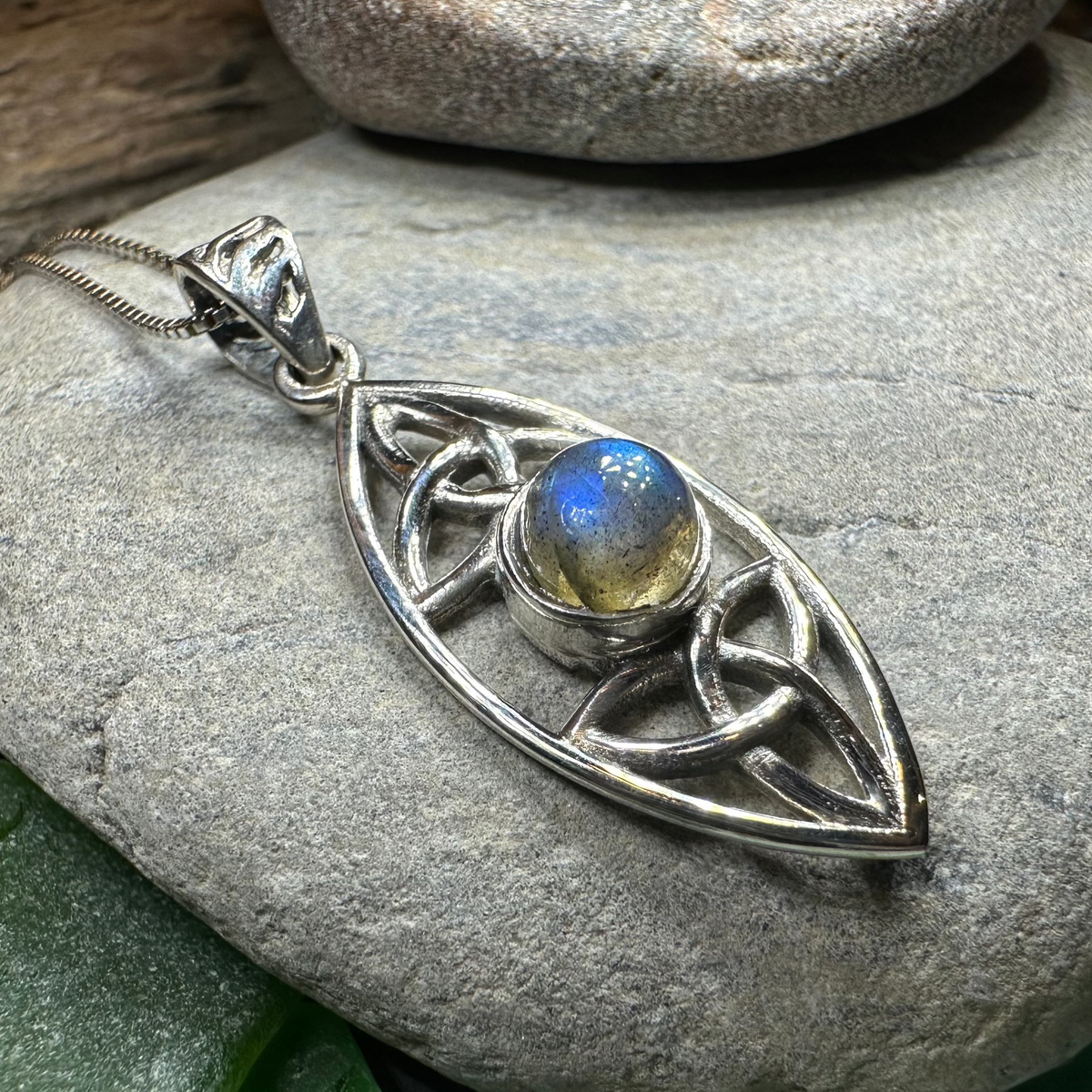 Dolce Trinity Knot Necklace | Pendant | Wiccan Center