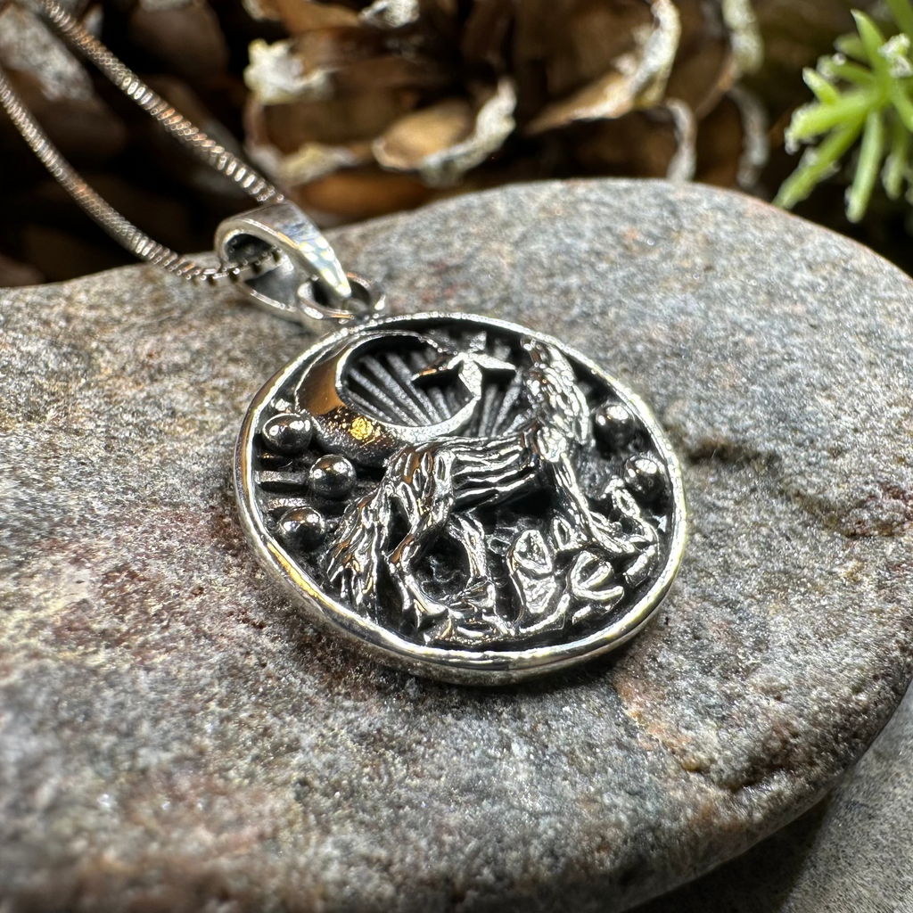 Oíche Wolf Necklace | Pendant | Wiccan Center