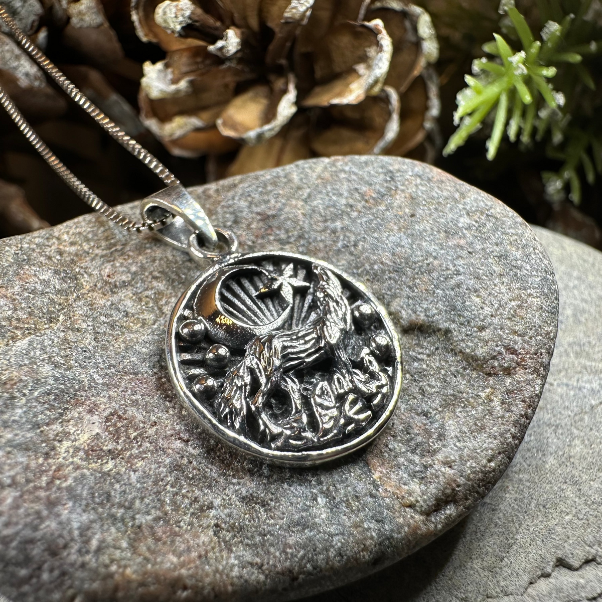 Oíche Wolf Necklace | Pendant | Wiccan Center